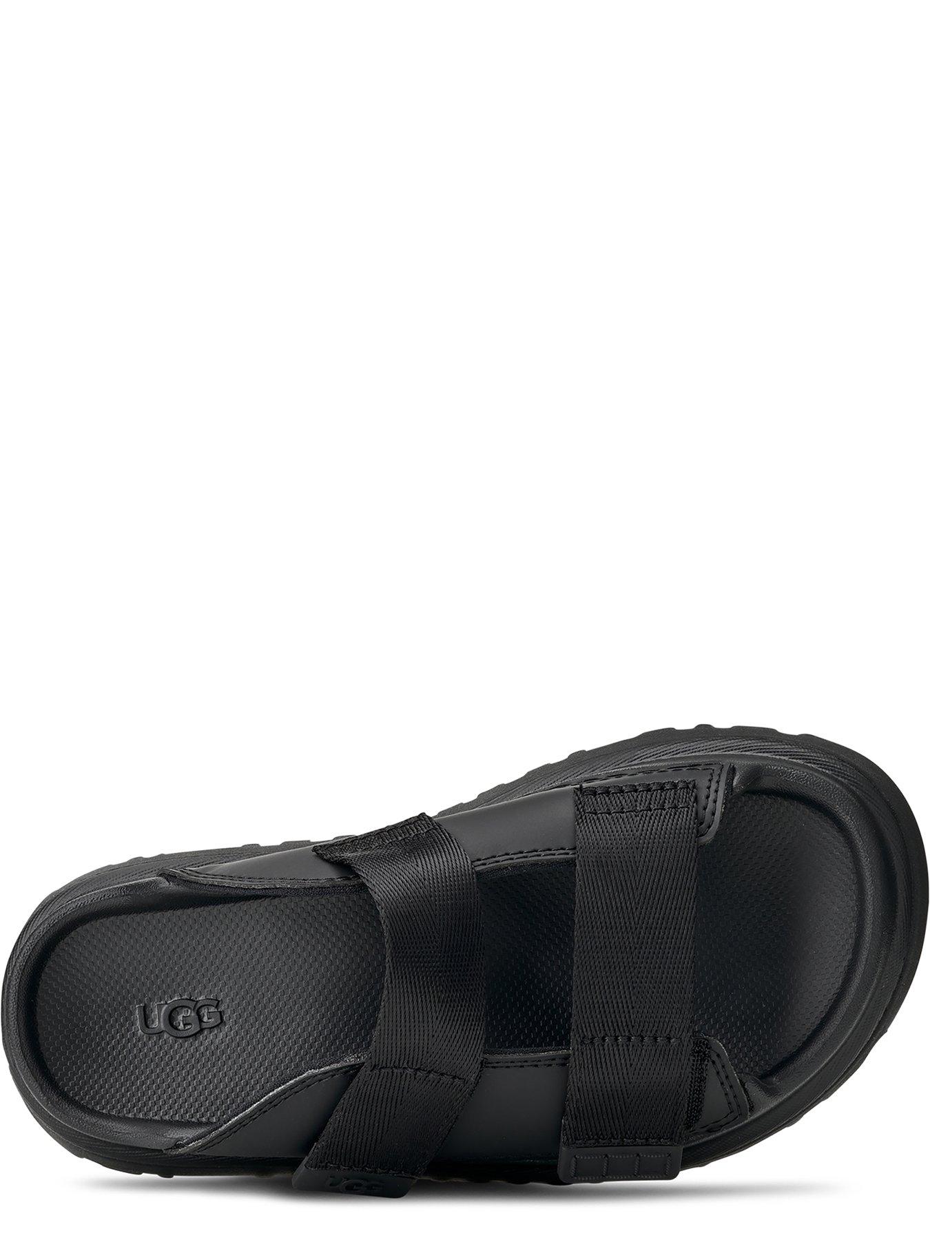 ugg-kids-goldenglow-slide-blackoutfit