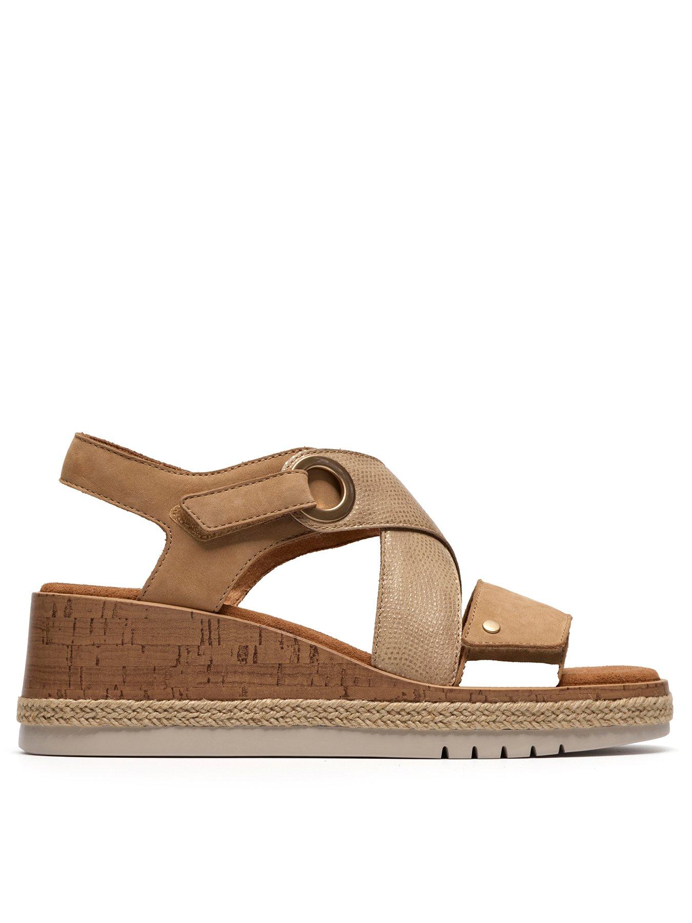 clarks-kidiki-sun-wide-fit-sandals-beige-combifront