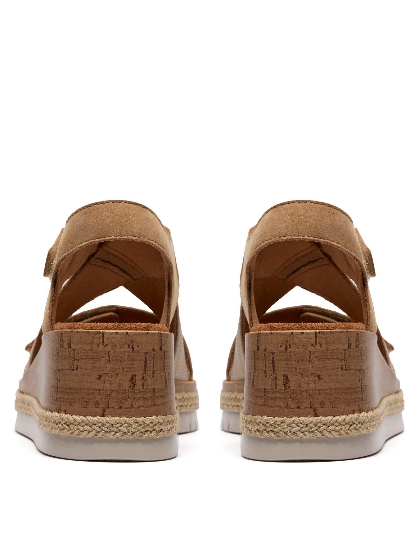 clarks-kidiki-sun-wide-fit-sandals-beige-combiback