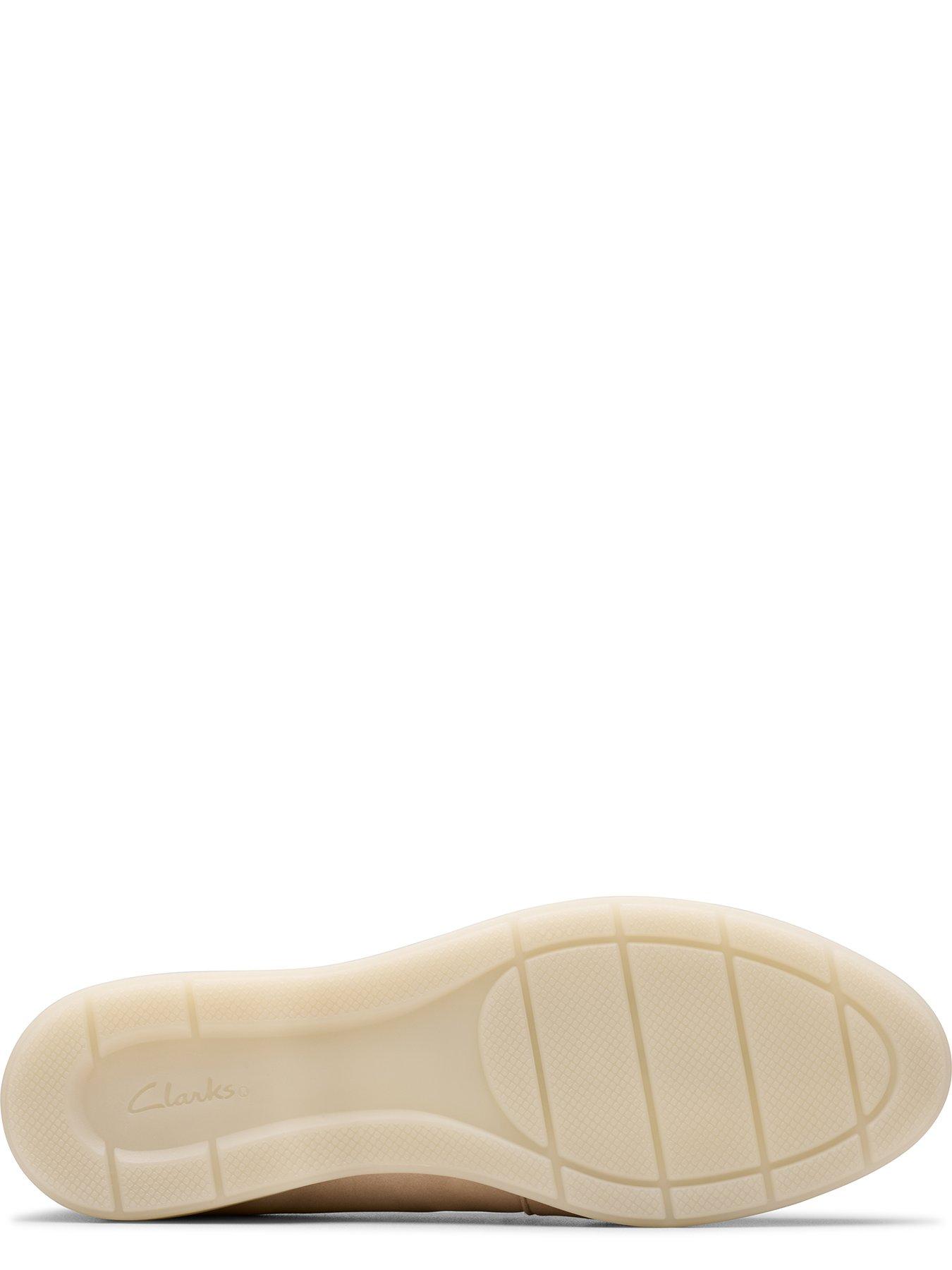 clarks-narini-edge-shoes-sand-suededetail
