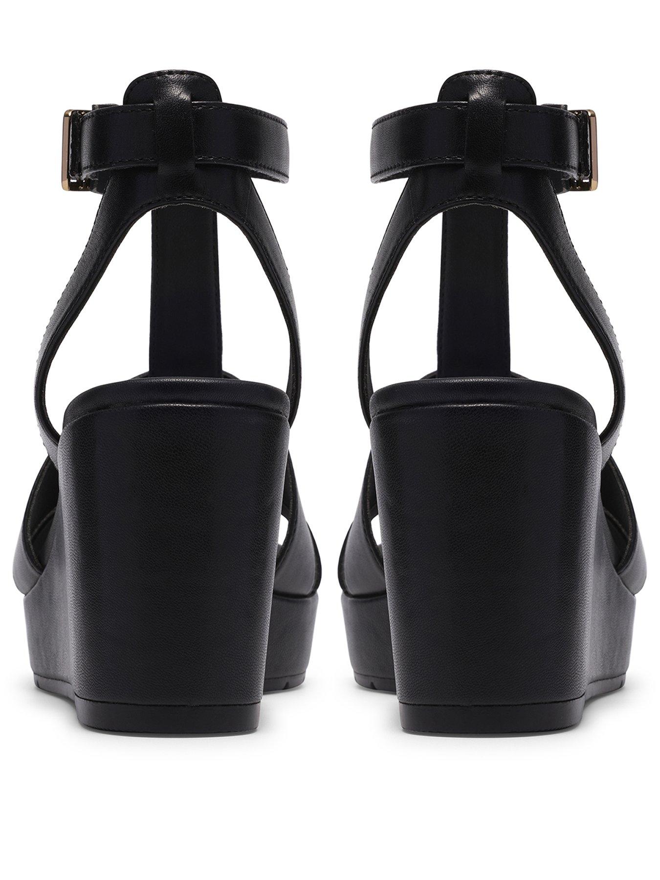 clarks-sabina-hope-wide-fit-sandals-black-leatherback