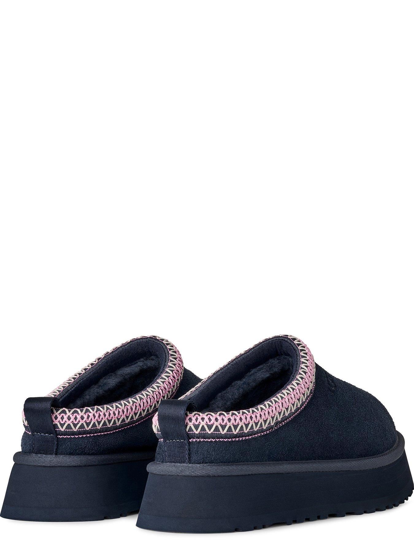 Image 4 of 7 of UGG W TAZZ II