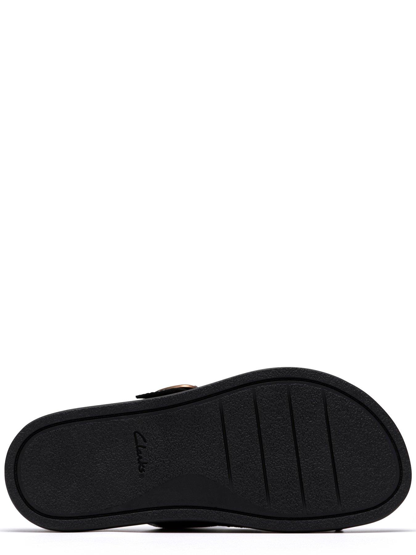 clarks-arwell-step-sandals-black-leatherdetail