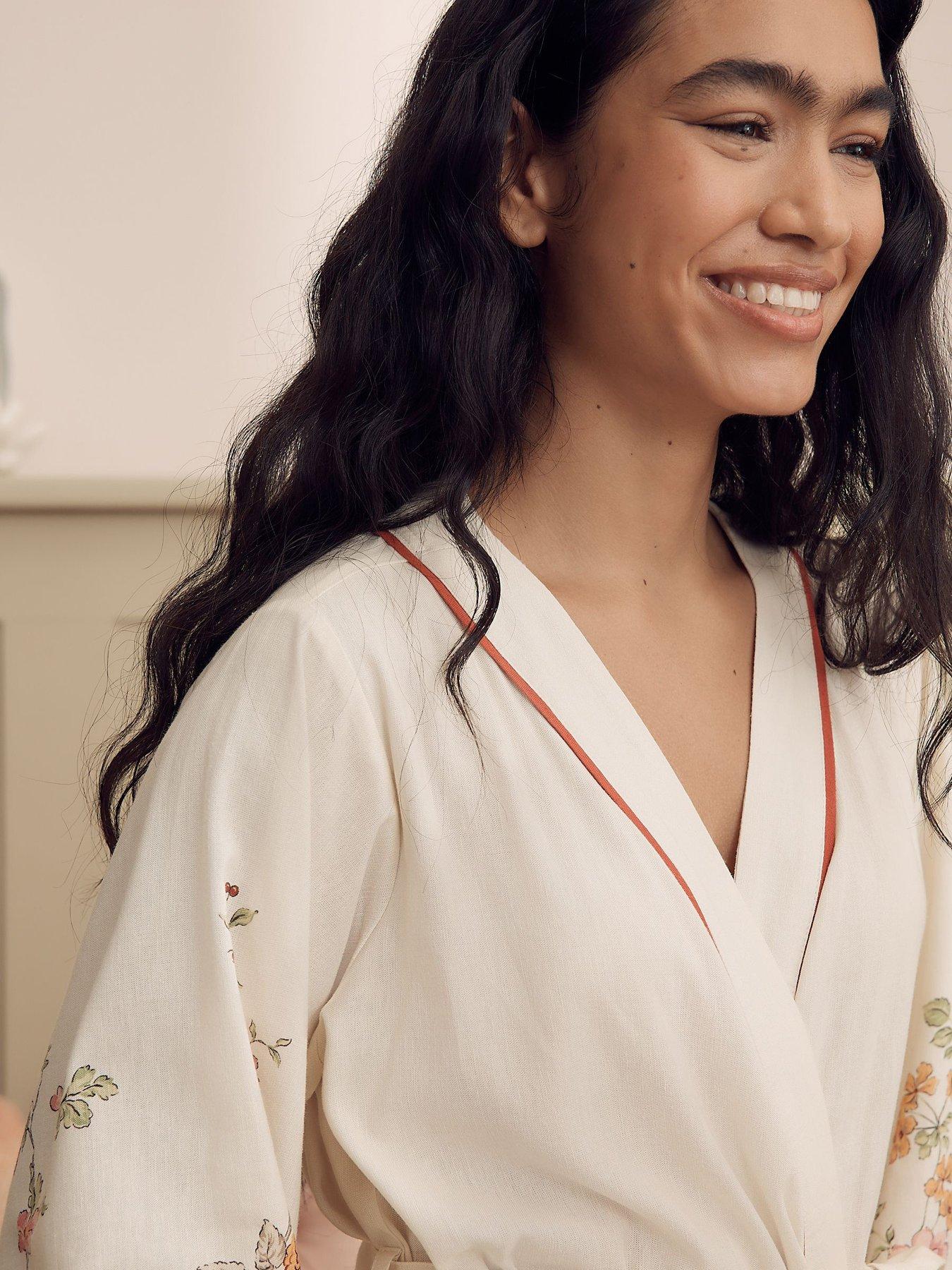 Image 4 of 7 of Laura Ashley Pennywell Robe - Cream