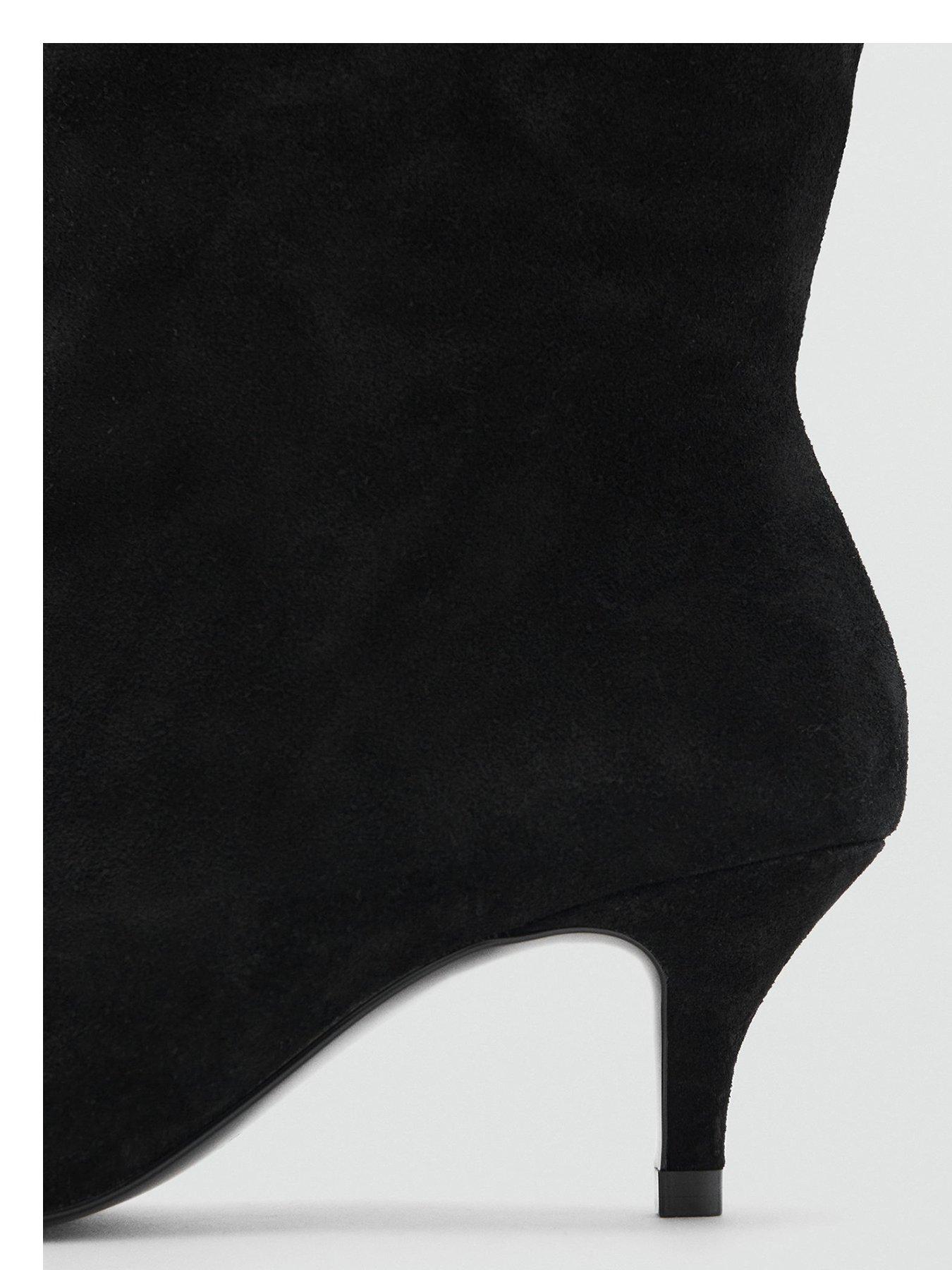 mango-pointed-toe-suede-boots-blackoutfit