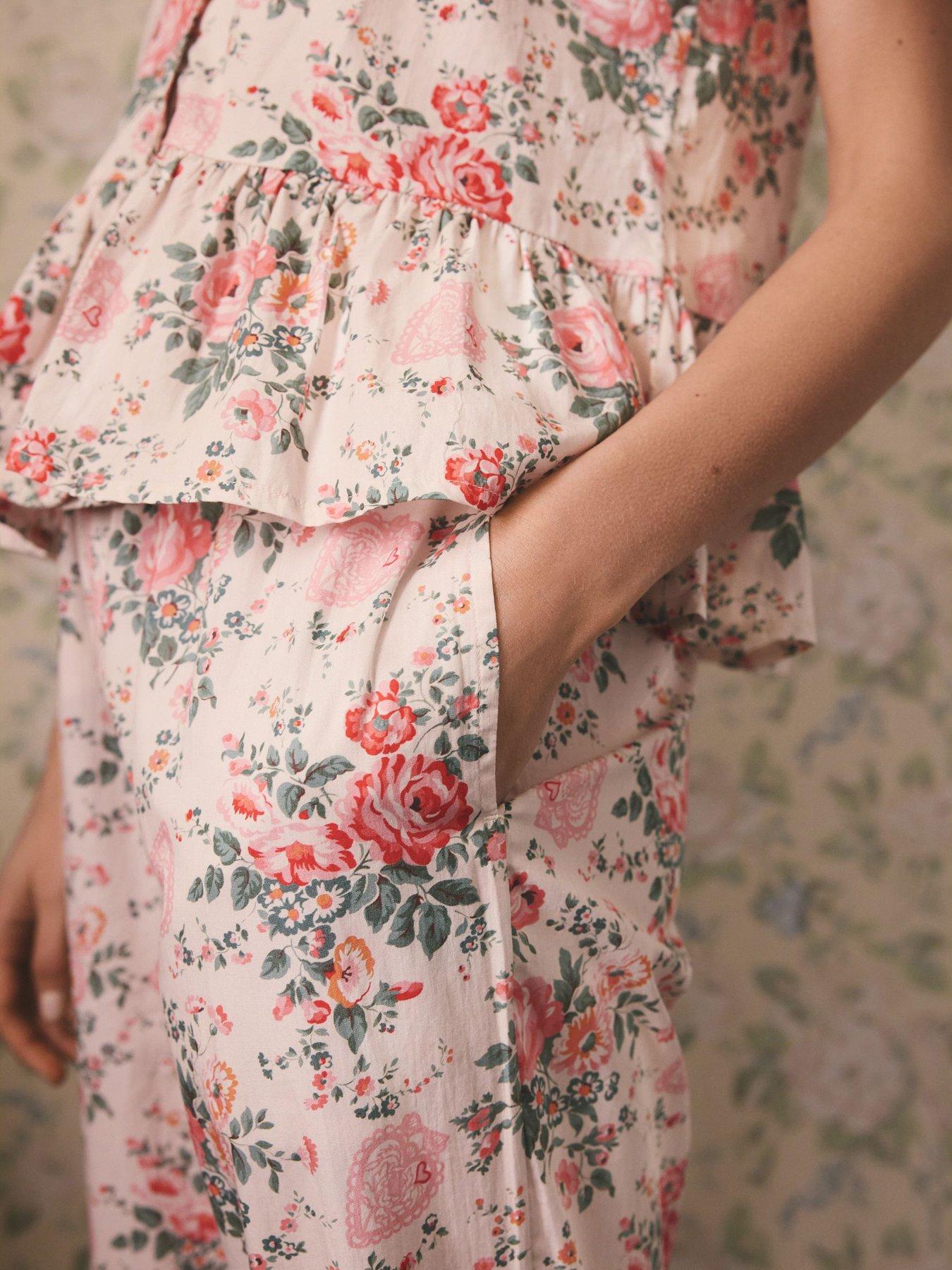 cath-kidston-button-through-pyjama-set-hackney-rose-print-creamoutfit