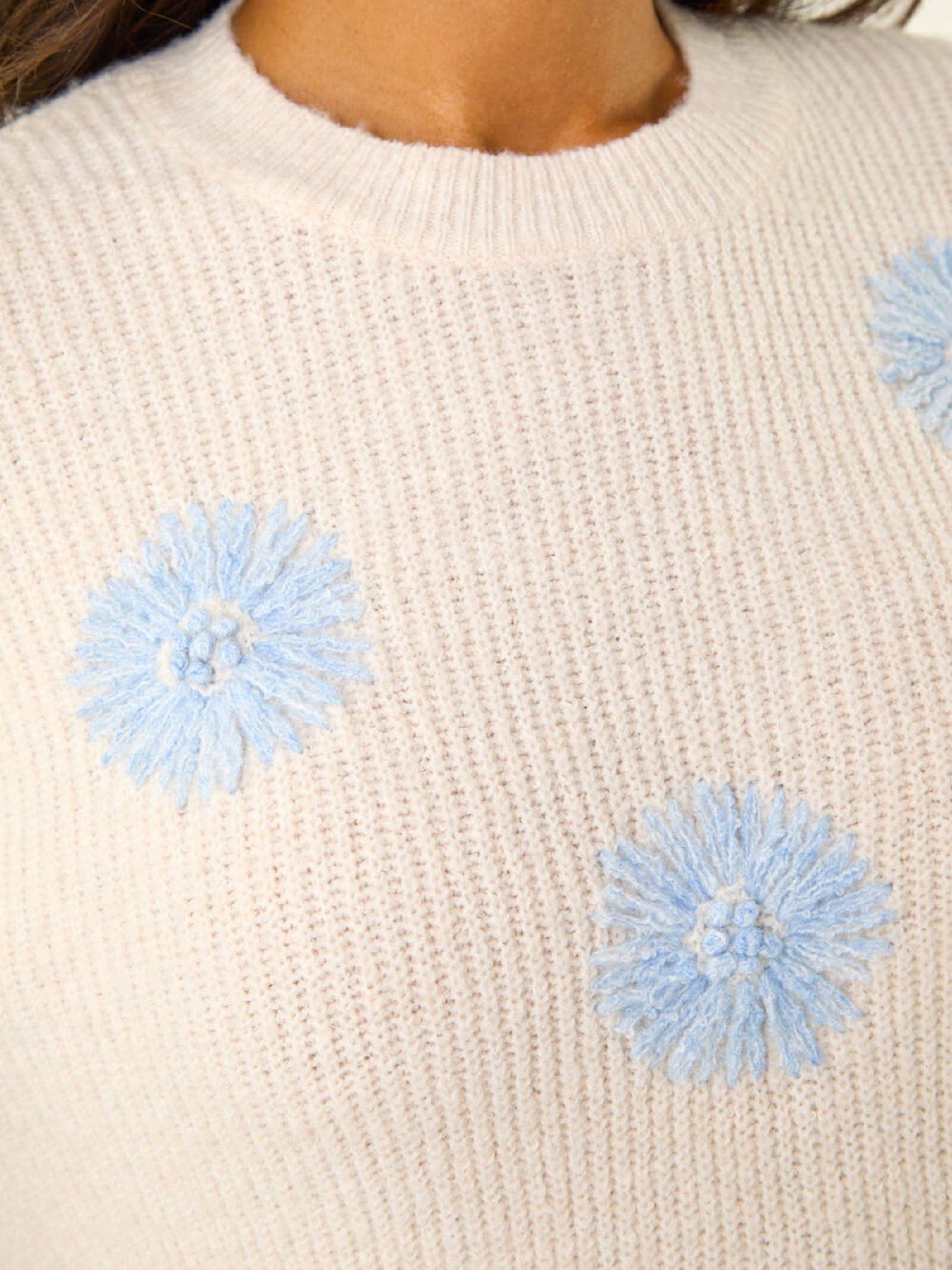 roman-scattered-flower-knit-jumper-ivoryoutfit