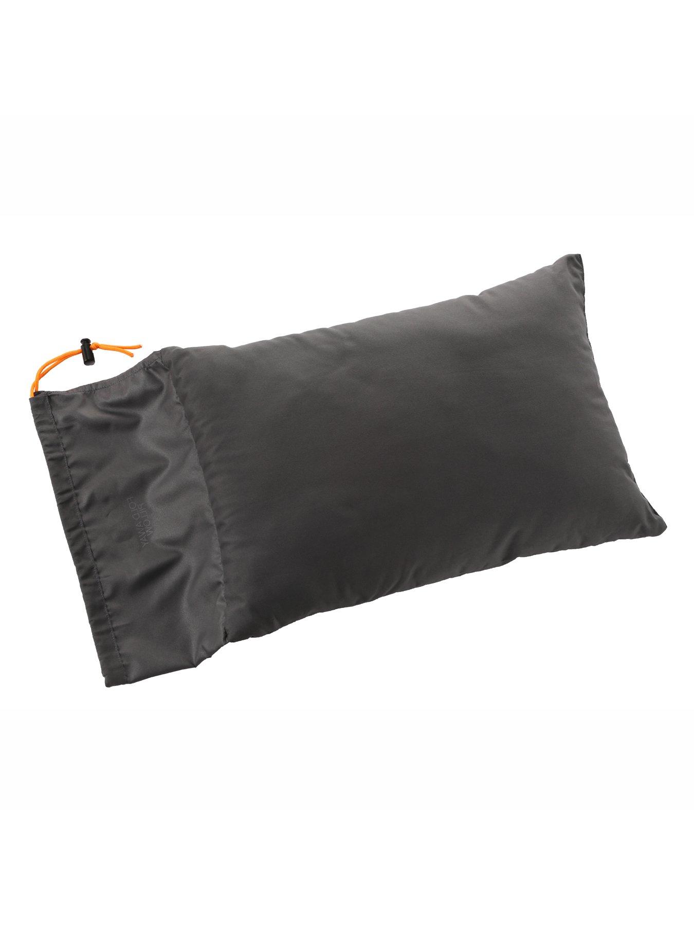 vango-foldaway-pillow-greyoutfit