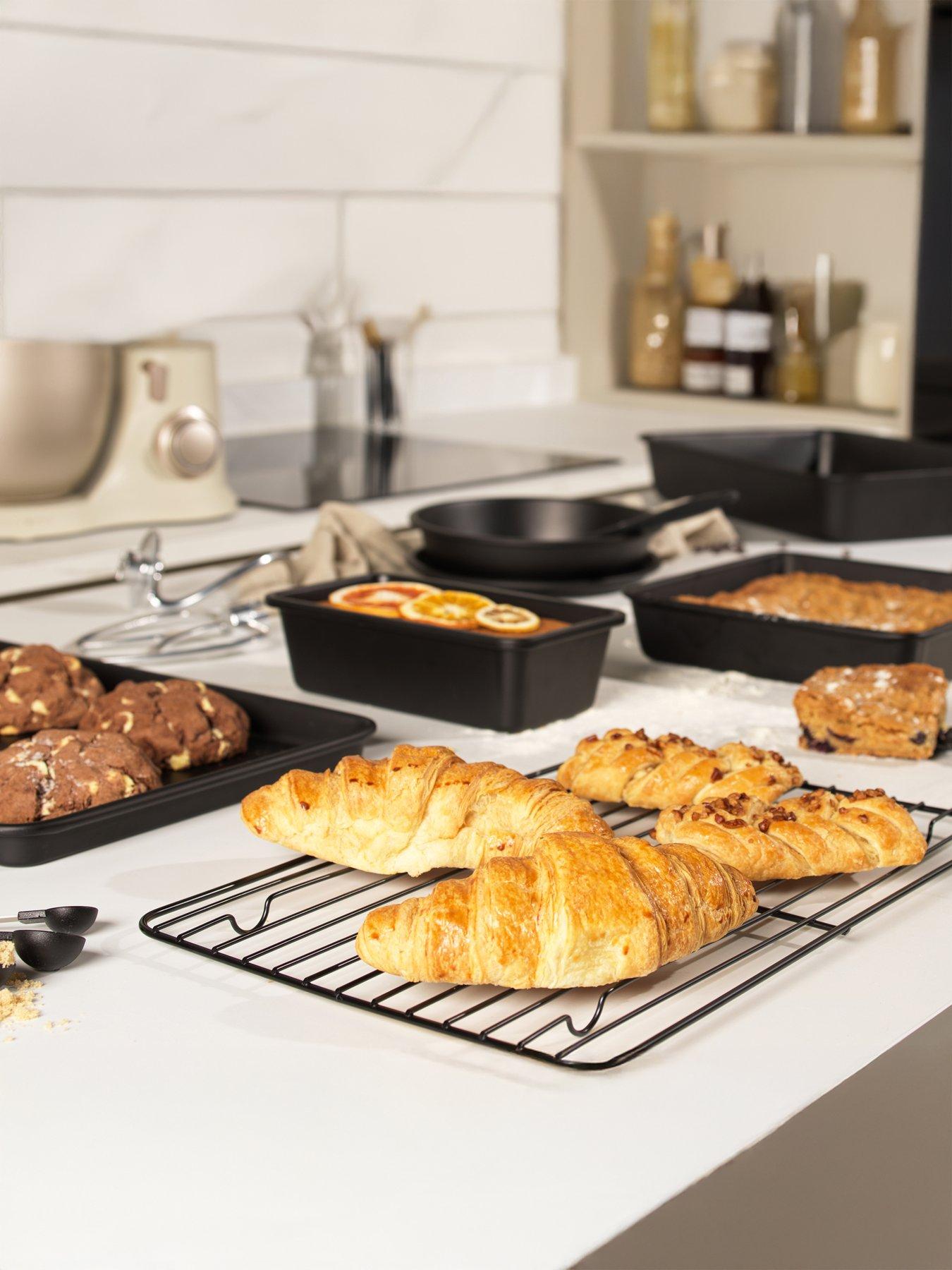 Salter Bakes 7pc Stacking Bakeware Set