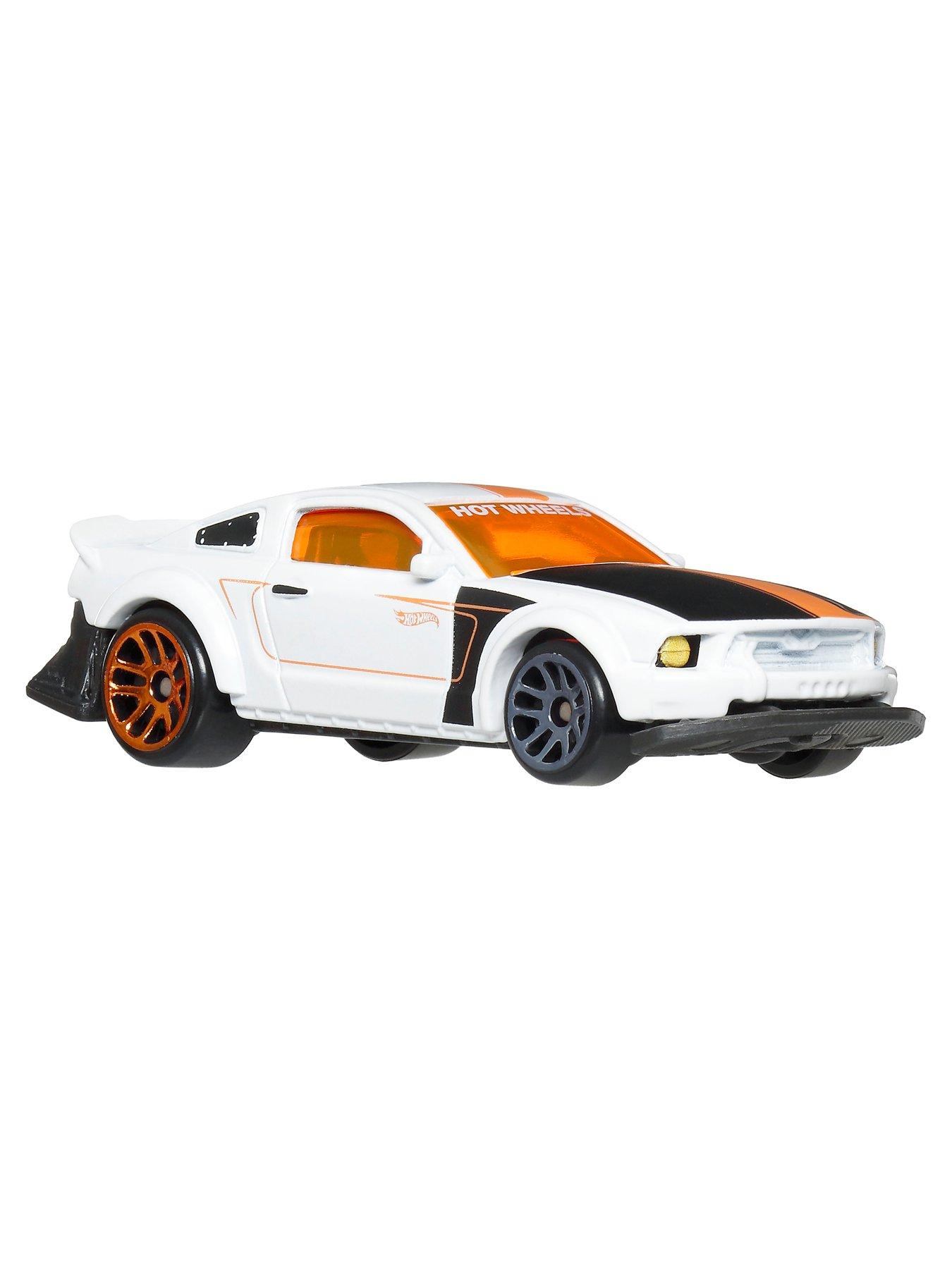 Image 4 of 7 of Hot Wheels Hot Wheels 1:64 Scale Die-Cast Toy Cars &amp; Trucks, Set of 6 HW Legends Vehicles (Styles May Vary) [Walmart Exclusive]