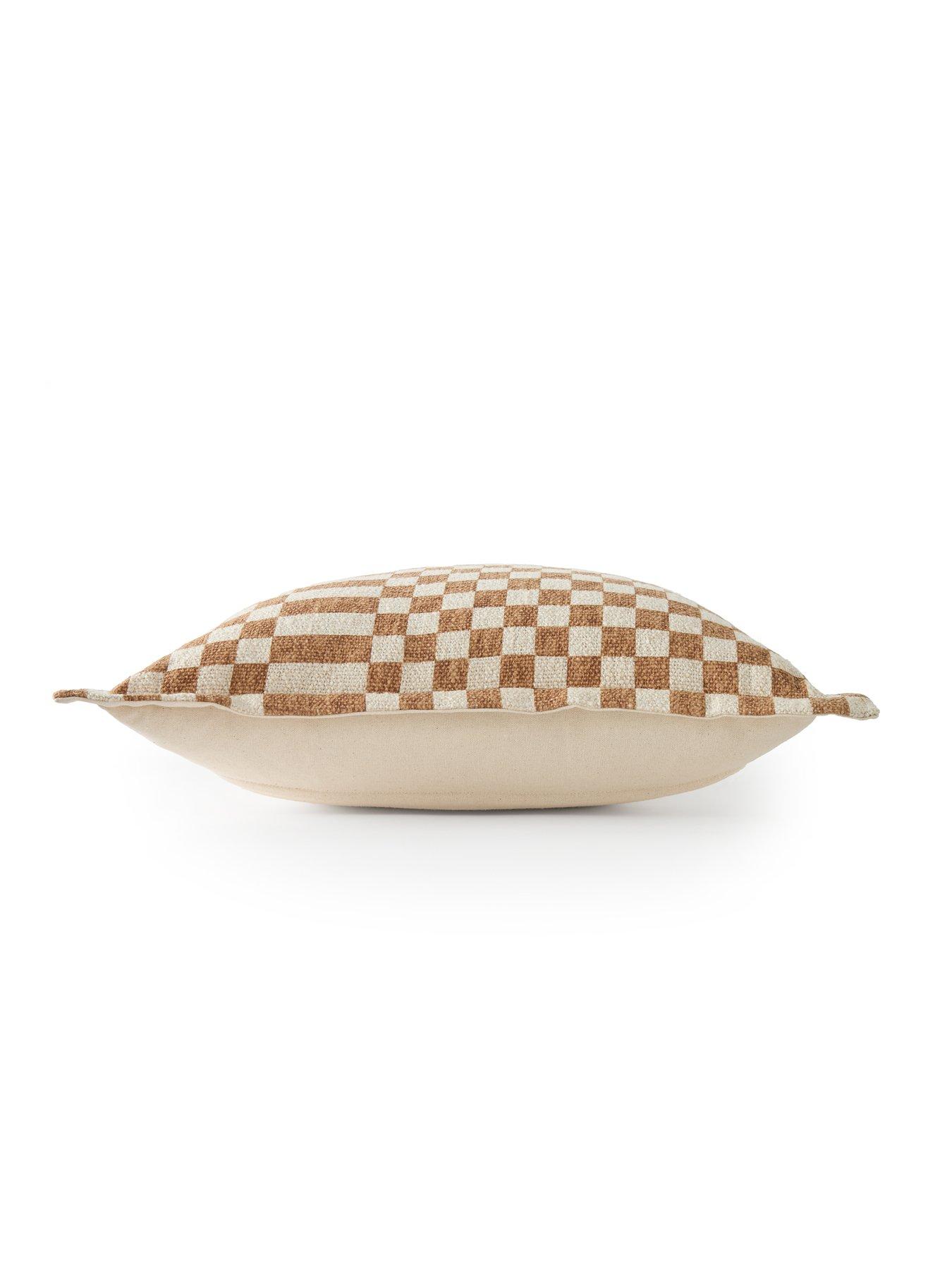 the-very-collection-revive-checker-cushiondetail
