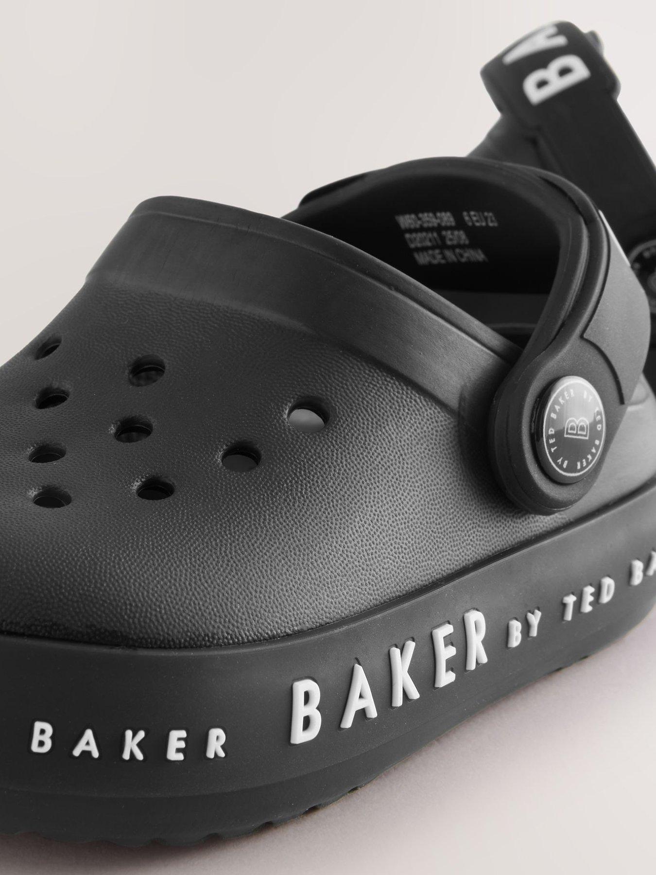 ted-baker-younger-boys-logo-clog-shoes-blackoutfit