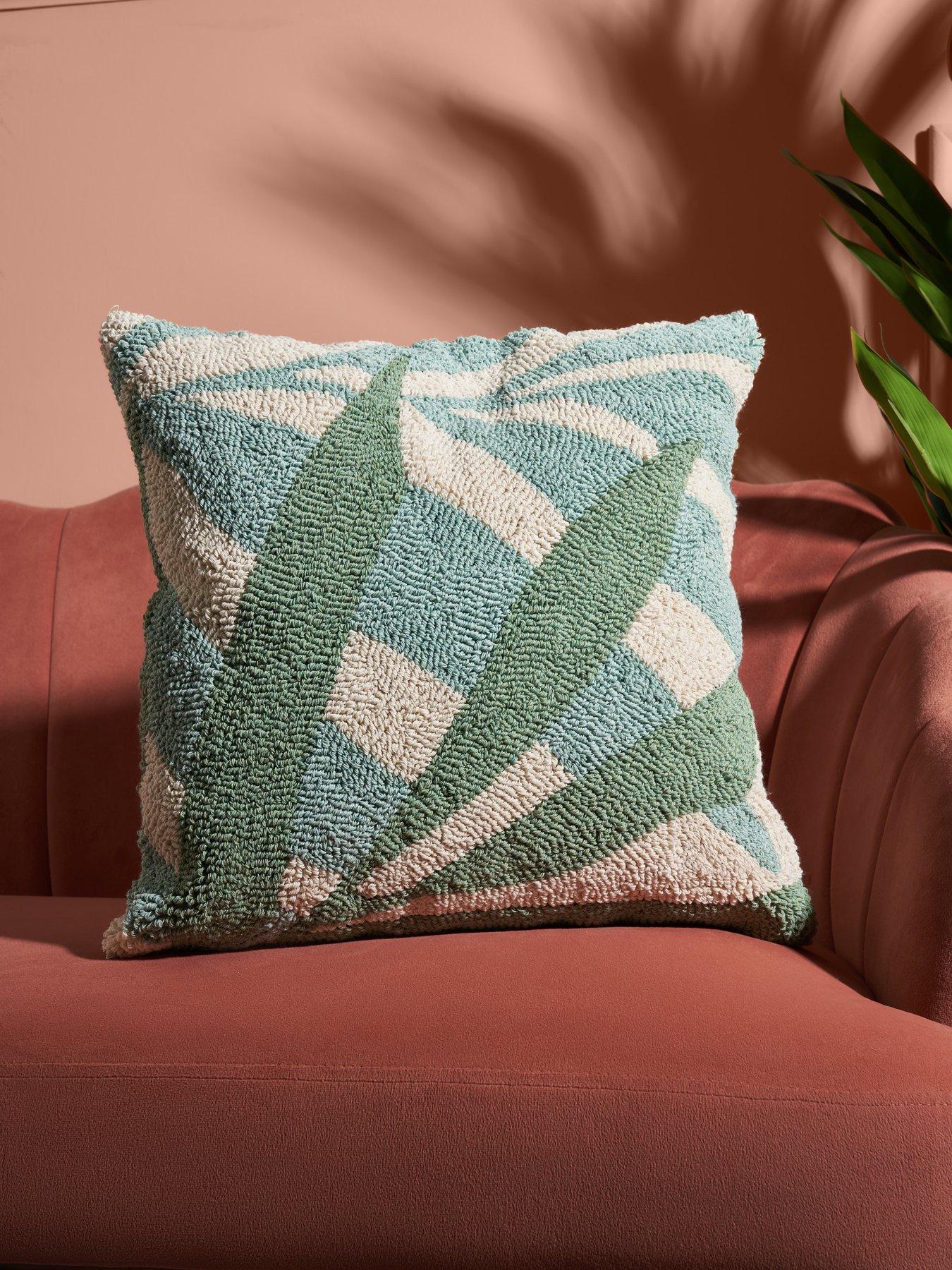 the-very-collection-palm-springs-tufted-cushionfront