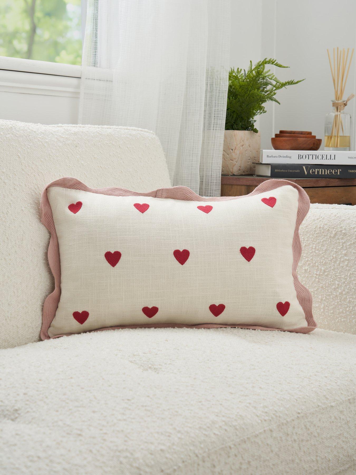 the-very-collection-valentines-heart-cushionfront