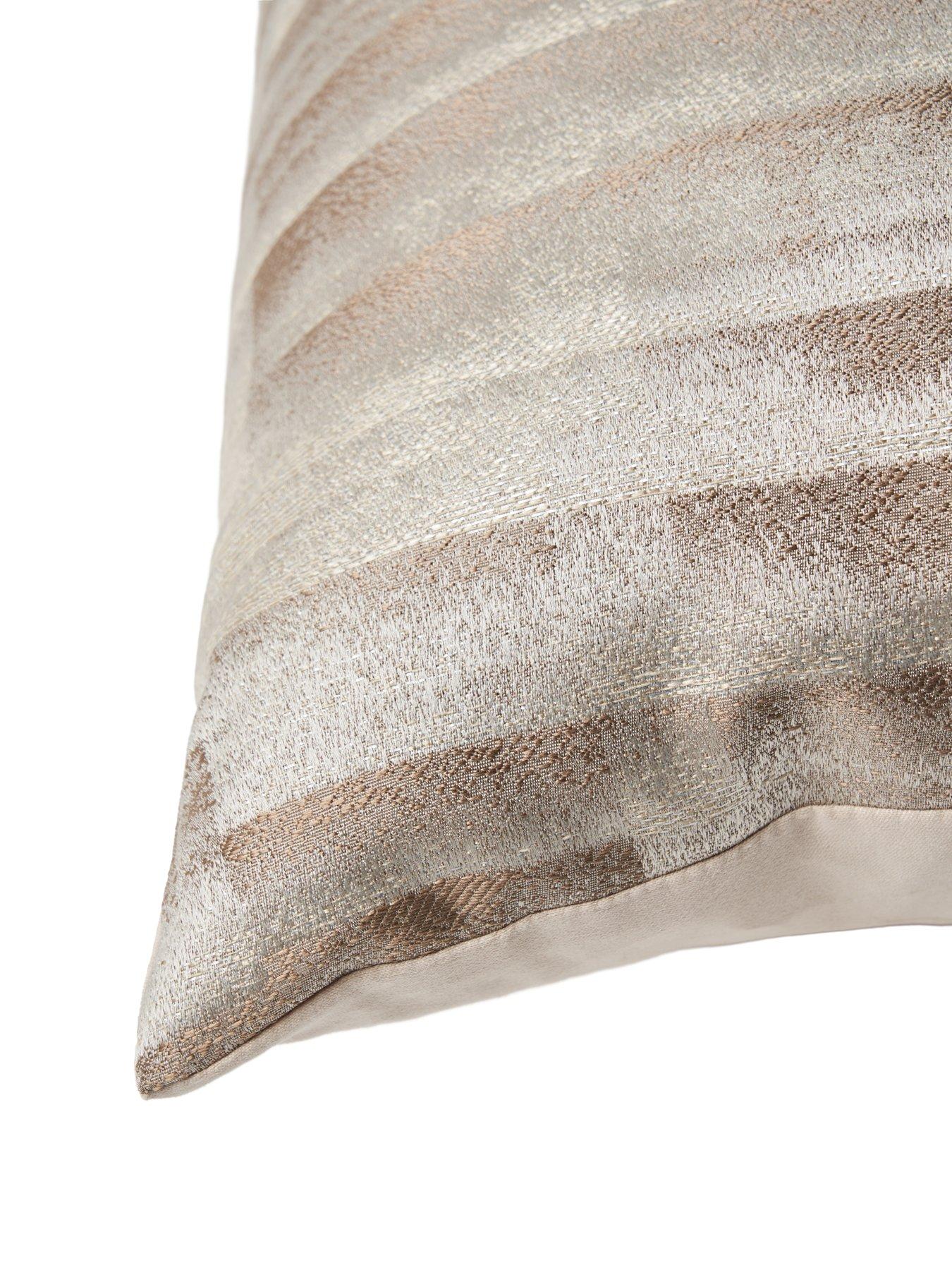 the-very-collection-elemental-metallic-print-cushiondetail