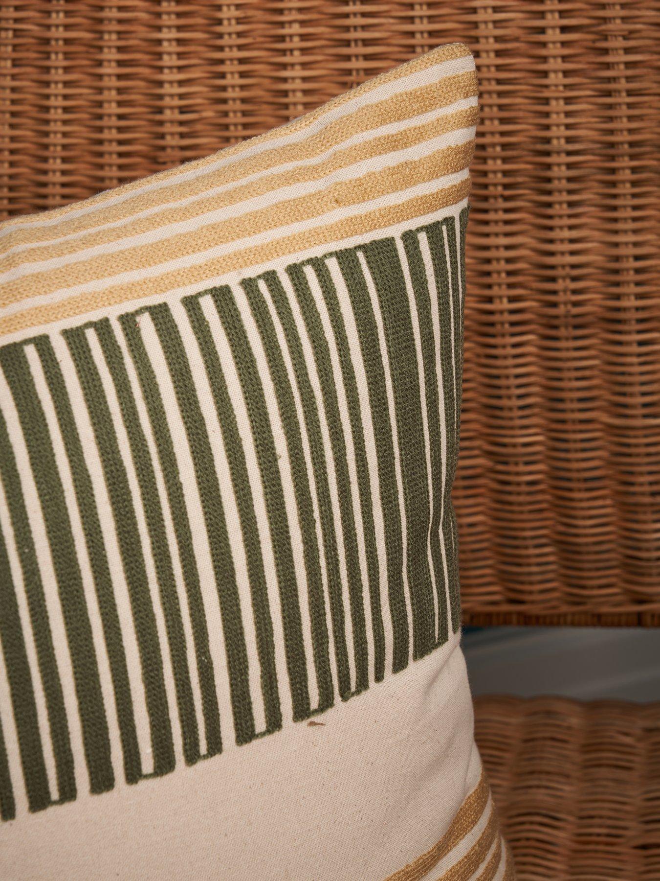 the-very-collection-revive-lines-cushiondetail