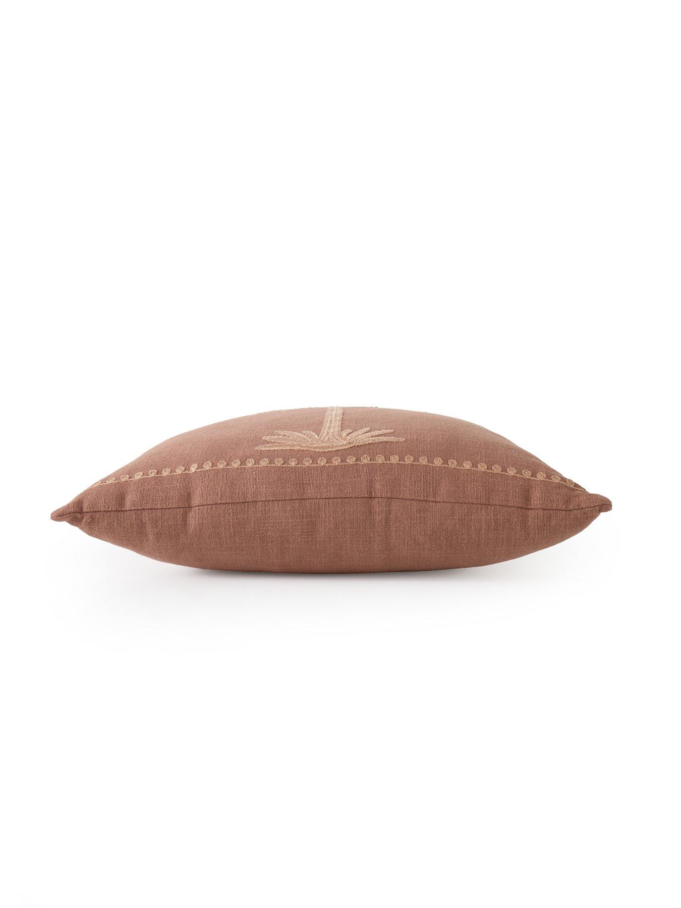 the-very-collection-palm-springs-cushiondetail
