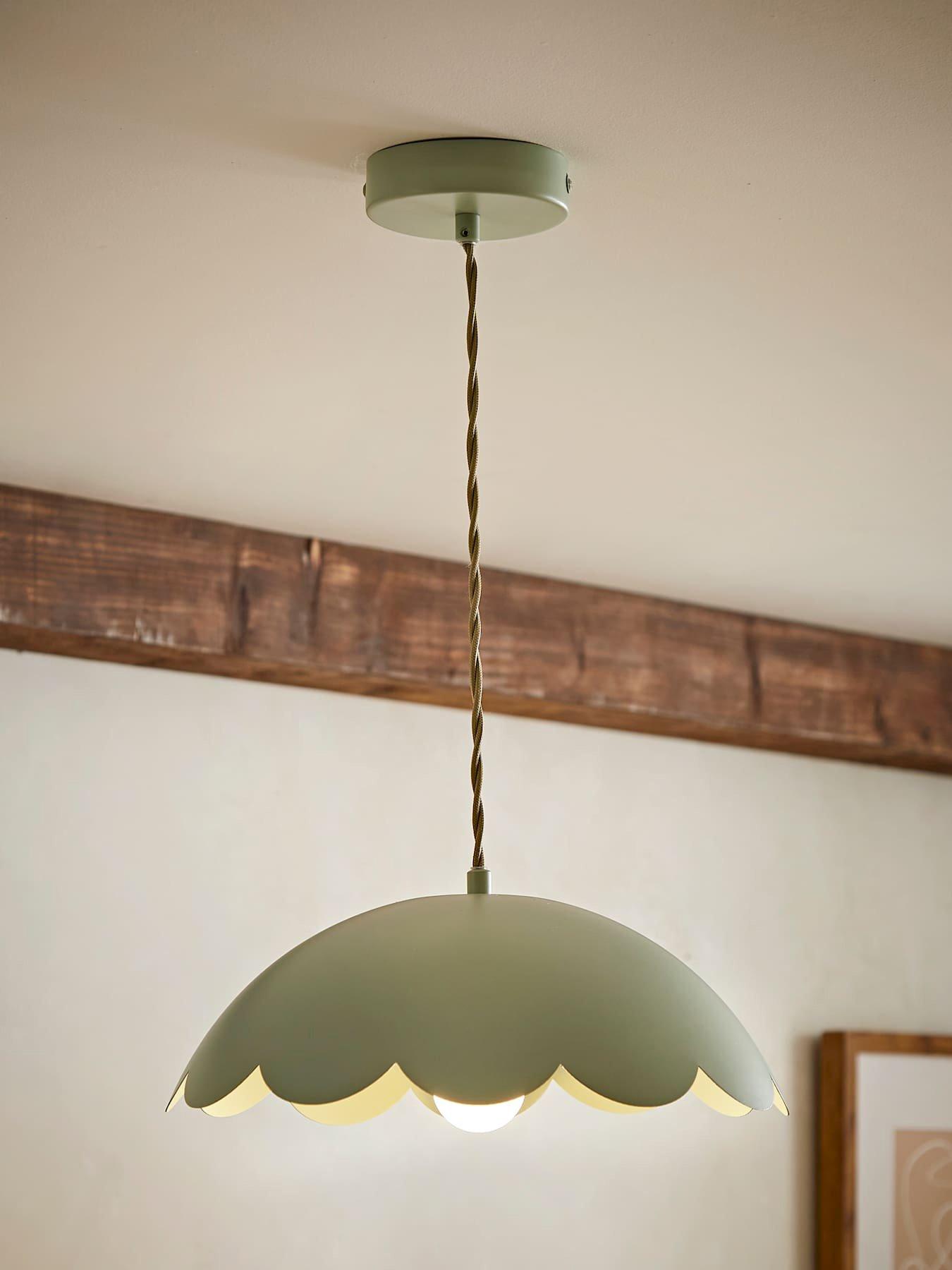 valuelights-millie-flower-scallop-pendant-ceiling-lightfront