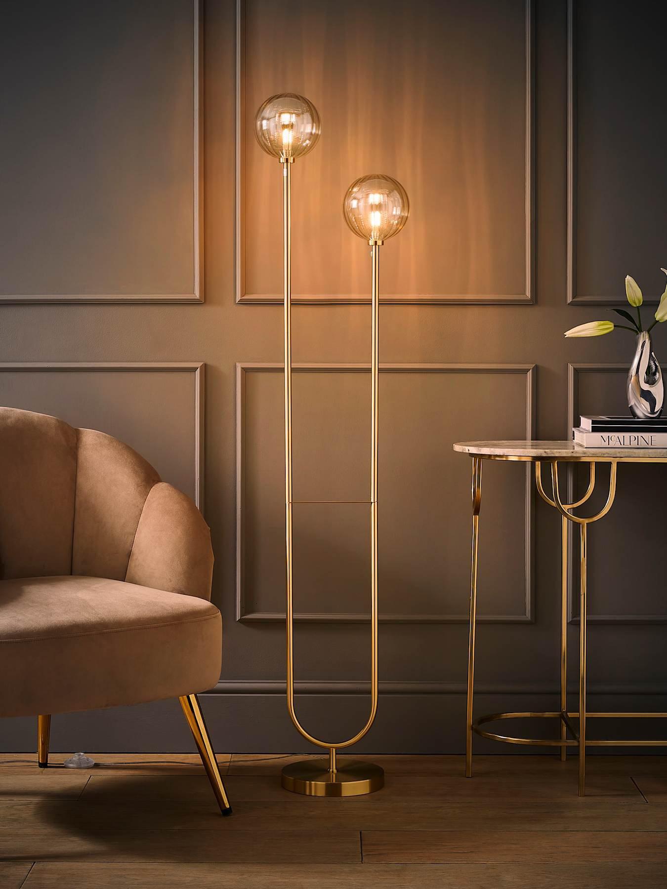 valuelights-chessy-gold-metal-bar-2-way-dual-floor-lamp-with-amber-ribbed-glass-globe-shadesback