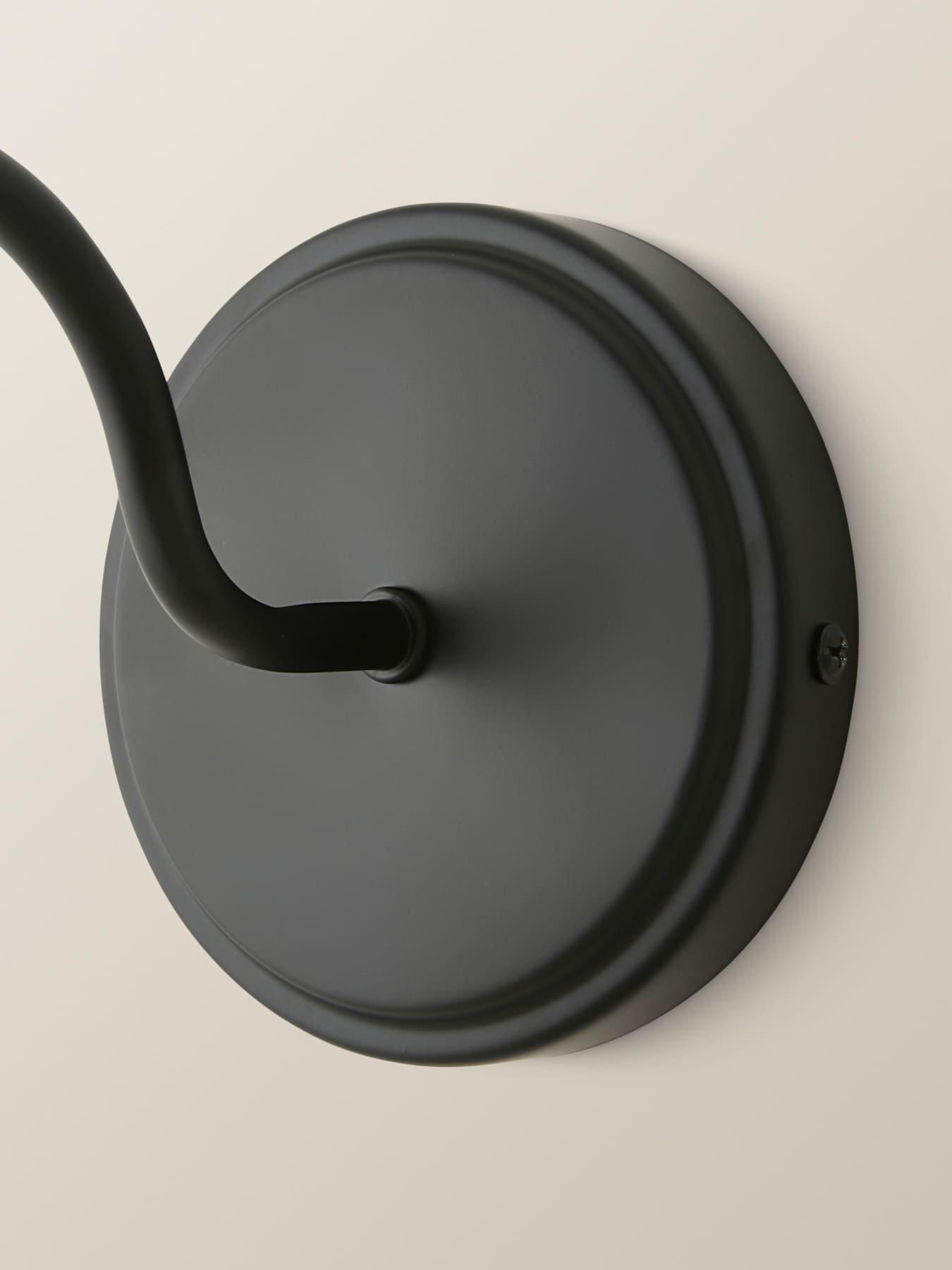 valuelights-bourton-matte-black-ribbed-dome-wall-lightdetail