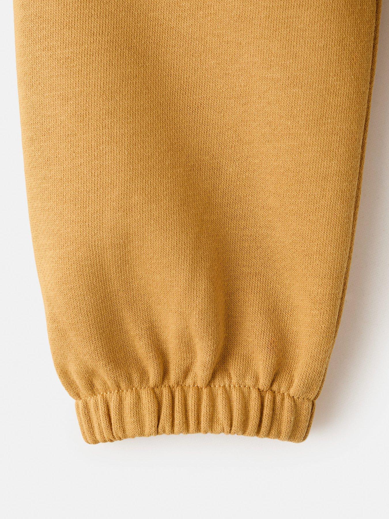 mango-younger-girls-hug-sweatshirt-yellowoutfit