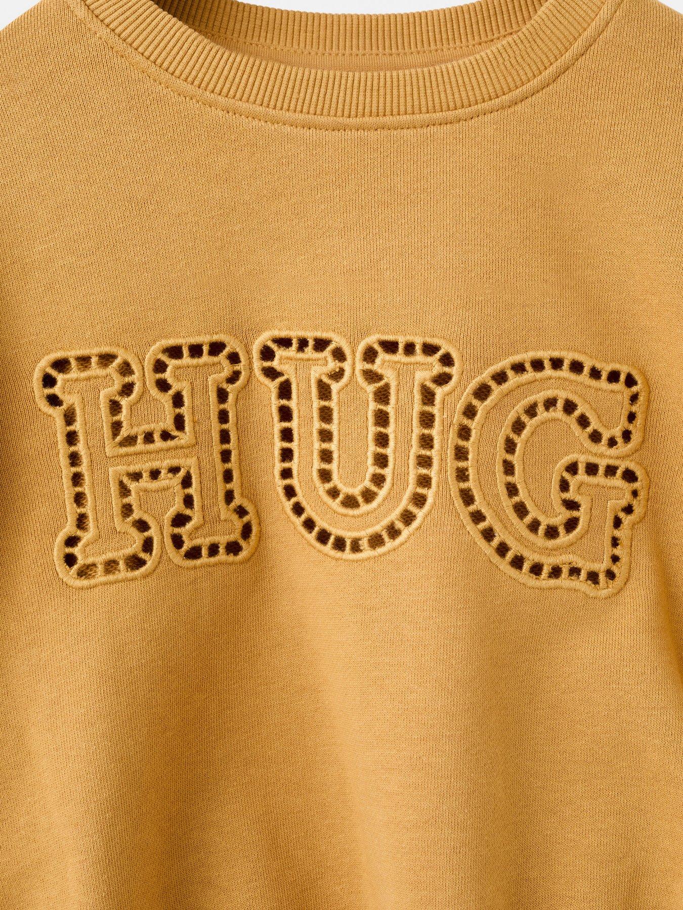 mango-younger-girls-hug-sweatshirt-yellowdetail
