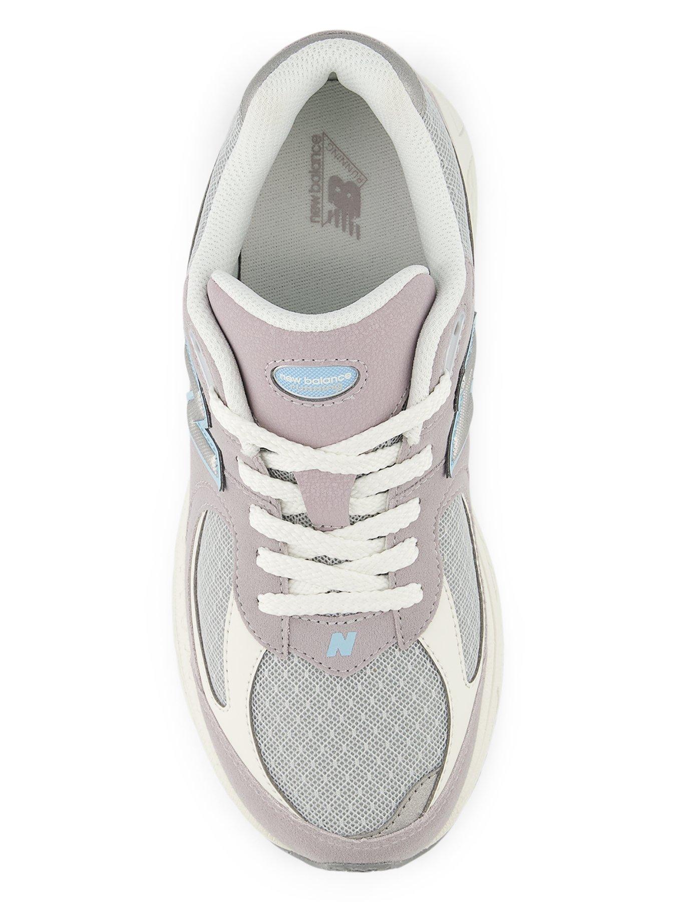 new-balance-junior-2002-trainer-greyoutfit