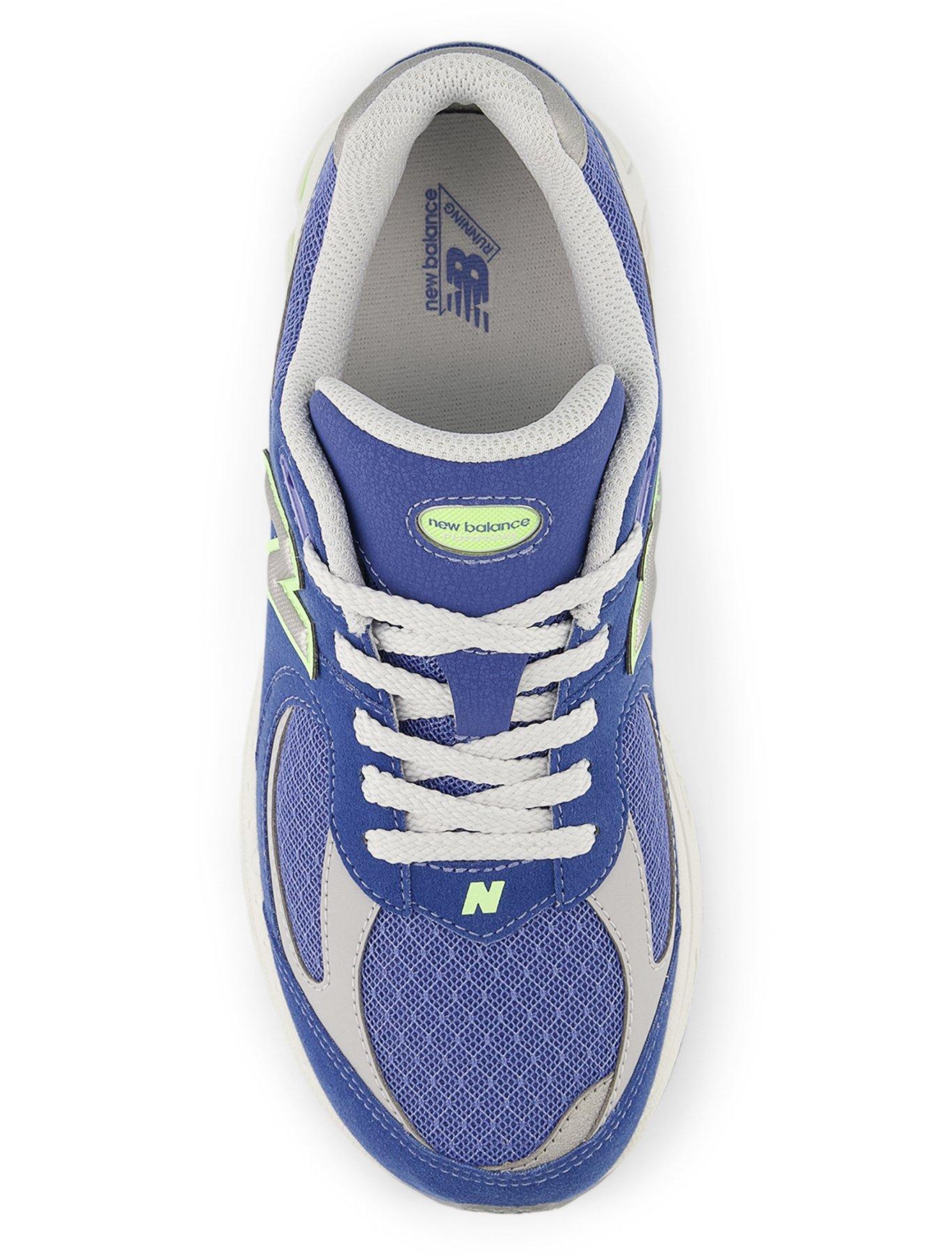 new-balance-junior-2002-trainer-blueoutfit