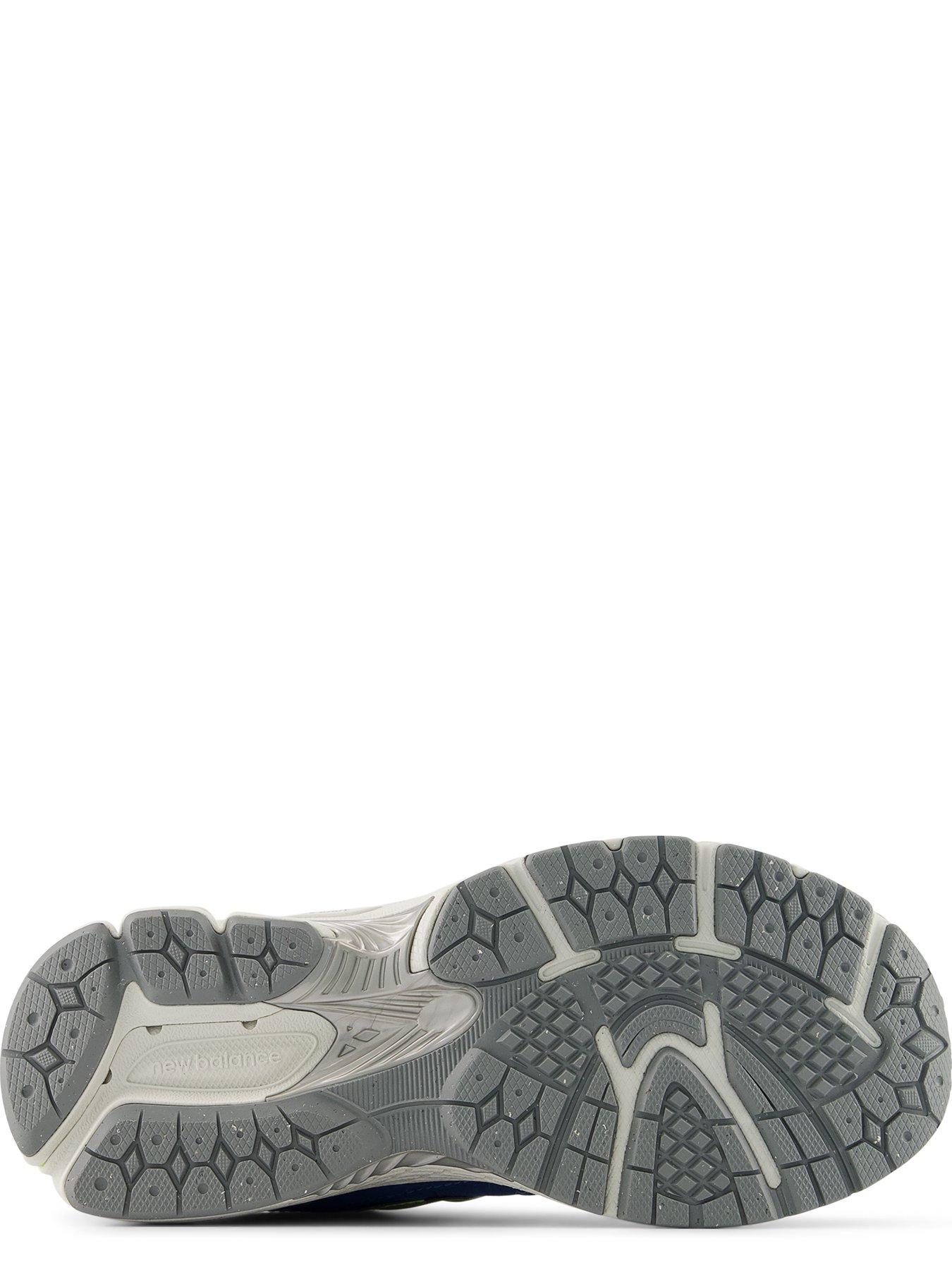 new-balance-junior-2002-trainer-bluedetail