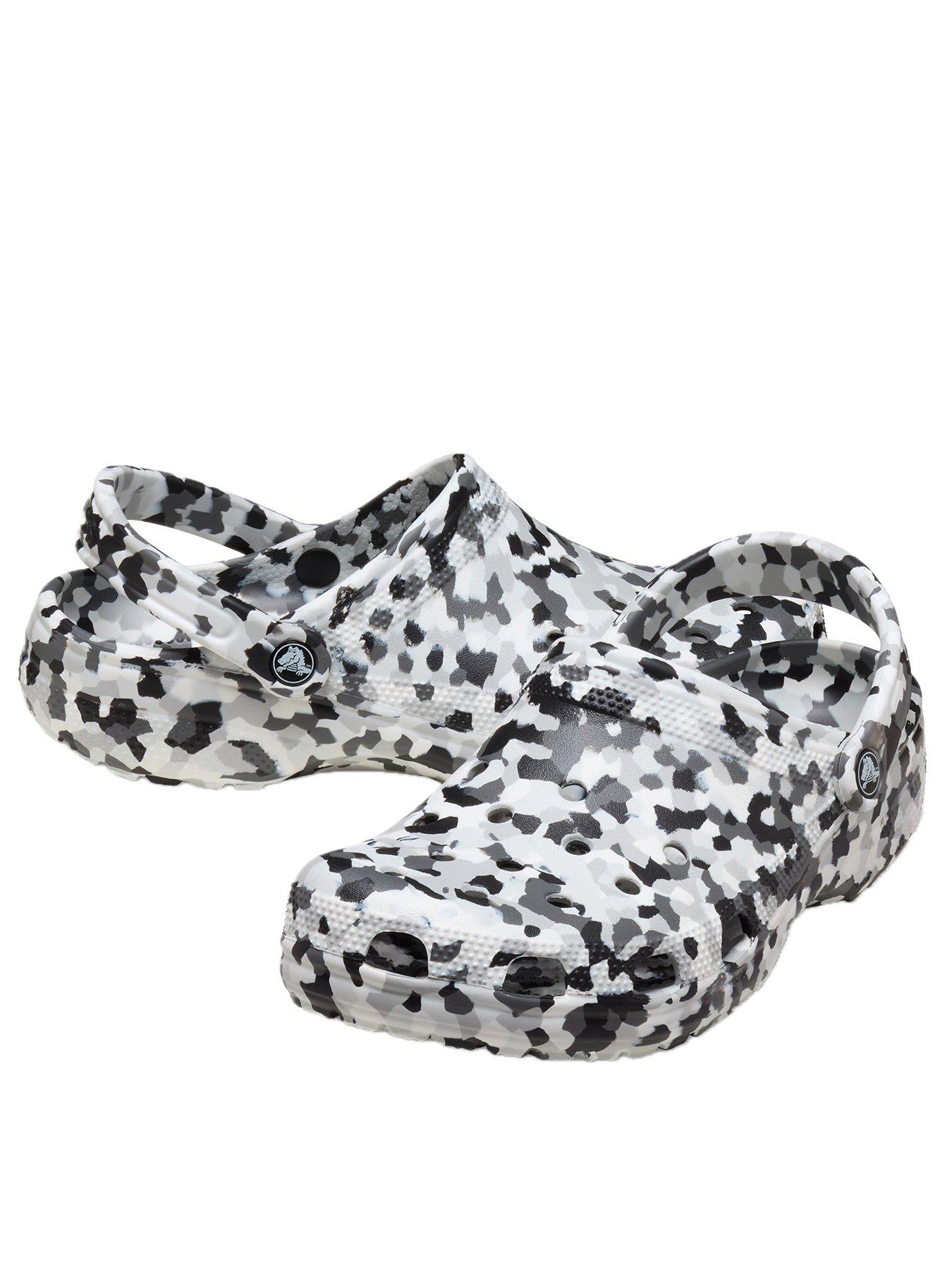 crocs-mens-classic-confetti-clog-sandal-blackwhitestillFront