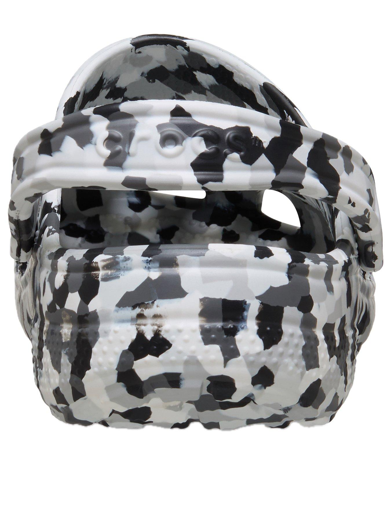 crocs-mens-classic-confetti-clog-sandal-blackwhiteback