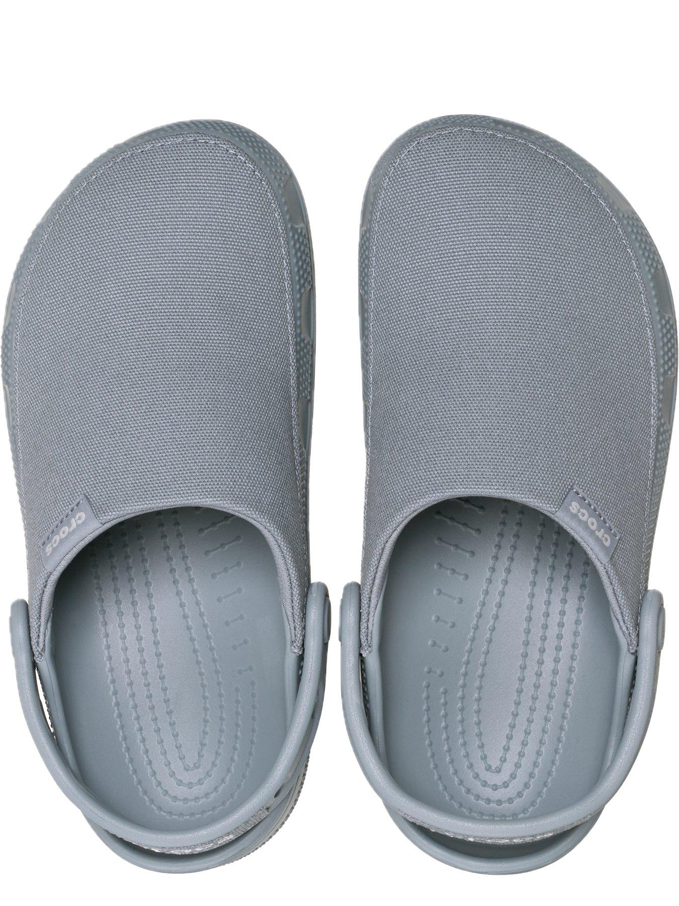 crocs-crocs-mens-classic-crafted-clog-sandaloutfit