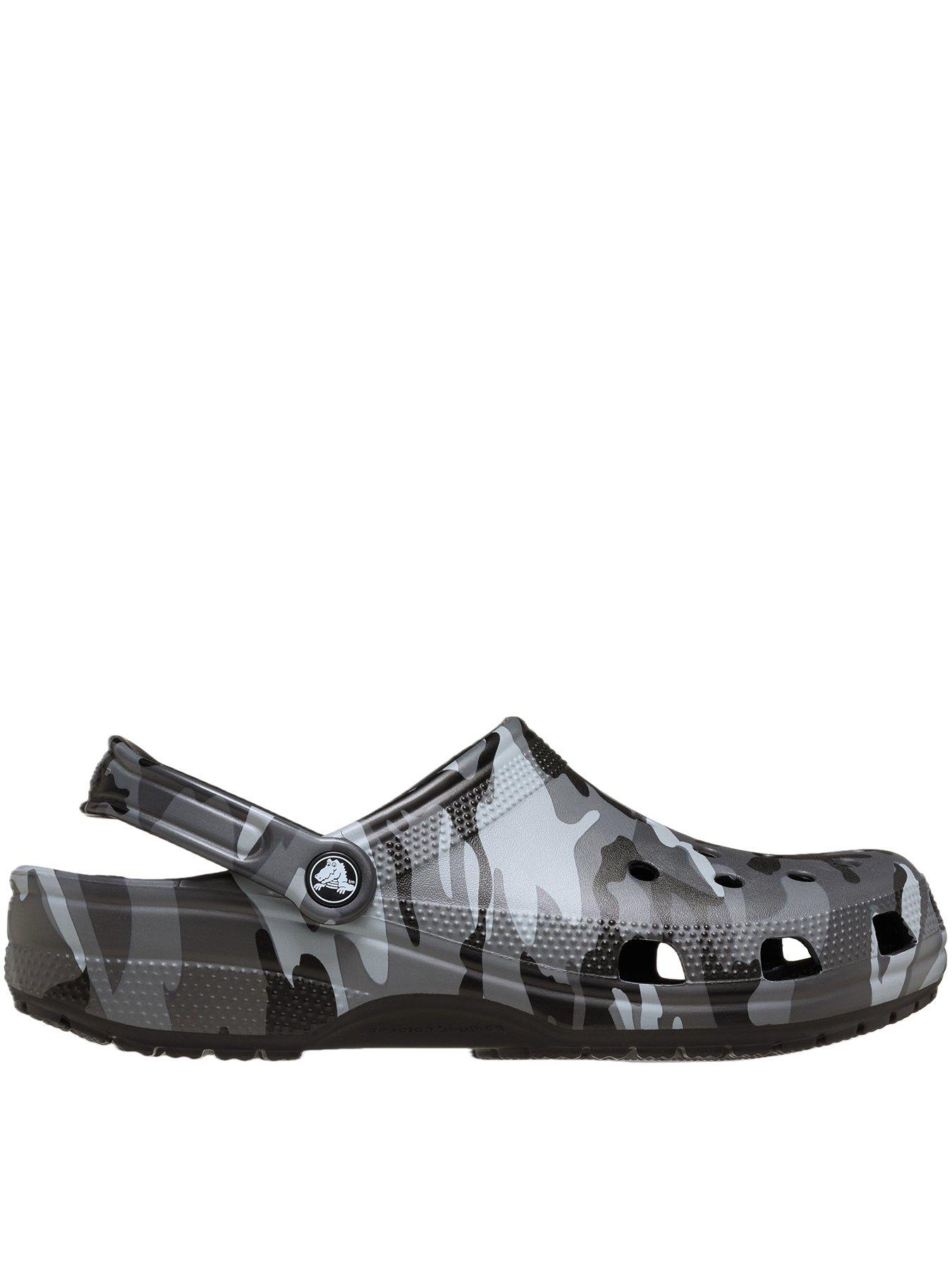 crocs-mens-classic-camouflage-clog-sandal-blackfront