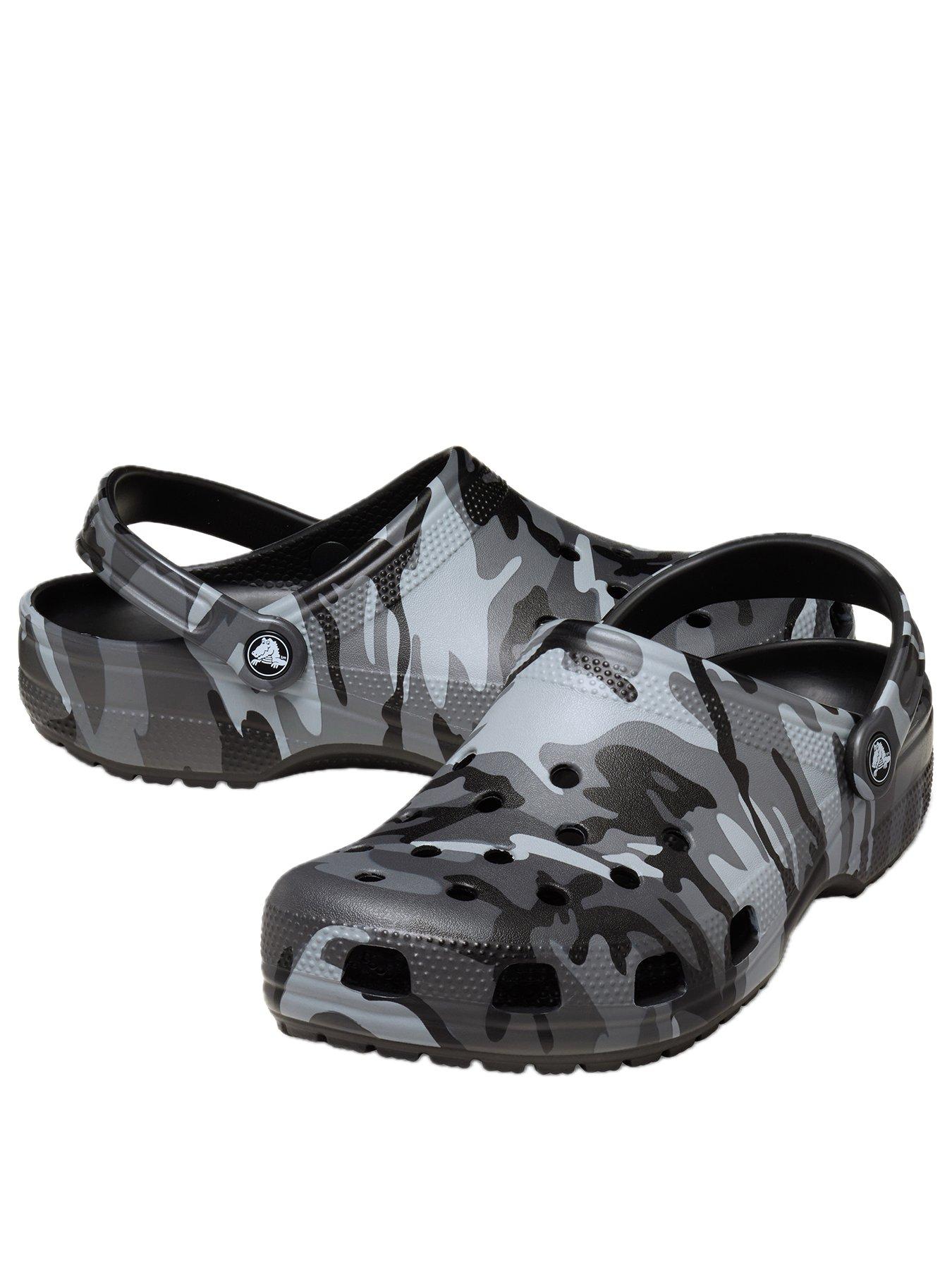 crocs-mens-classic-camouflage-clog-sandal-blackstillFront