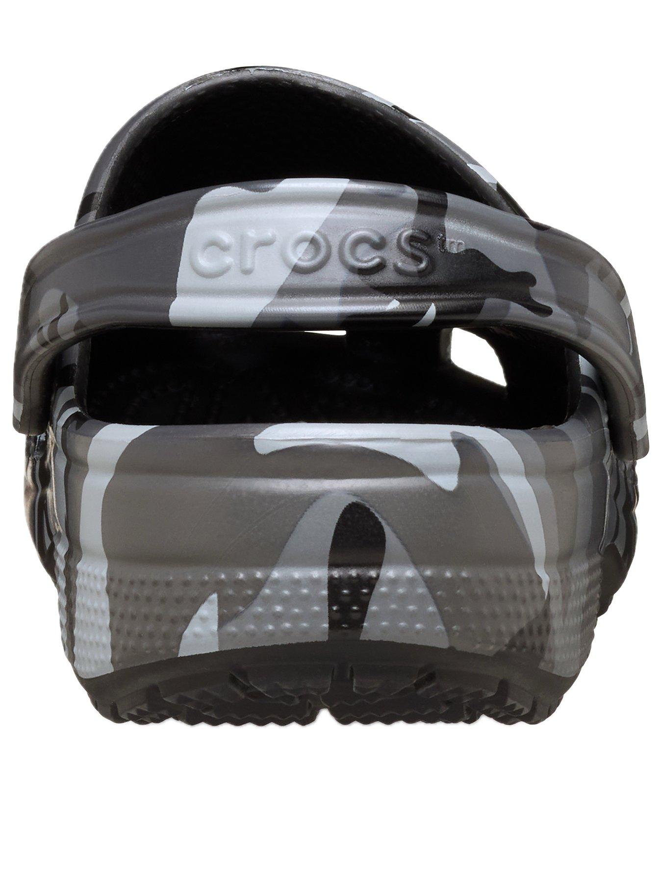 crocs-mens-classic-camouflage-clog-sandal-blackback