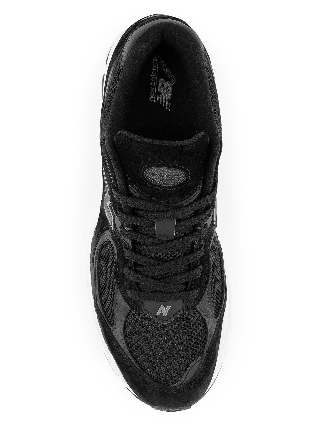 new-balance-unisex-2002r-trainer-blackoutfit