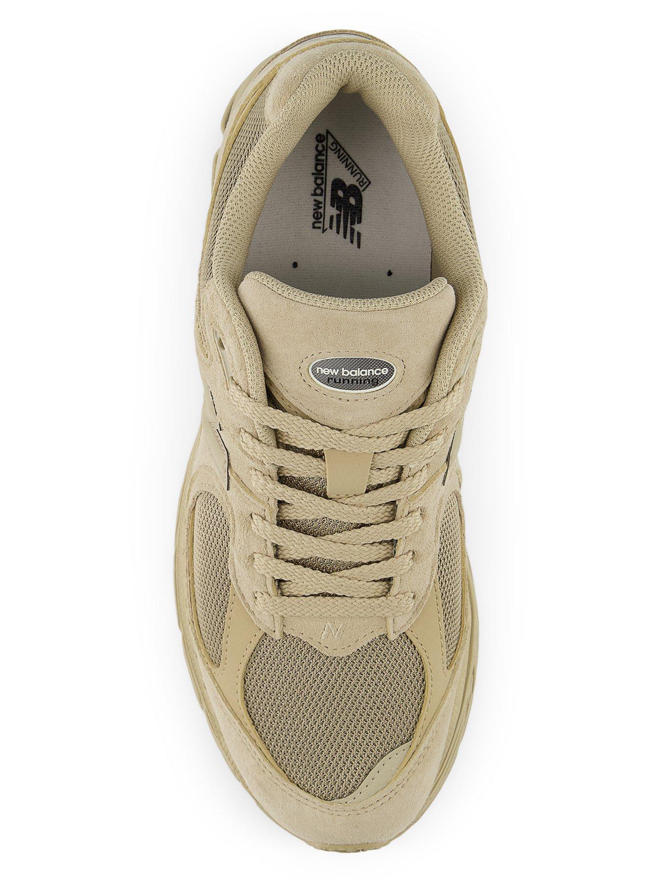 new-balance-unisex-2002r-trainer-beigeoutfit