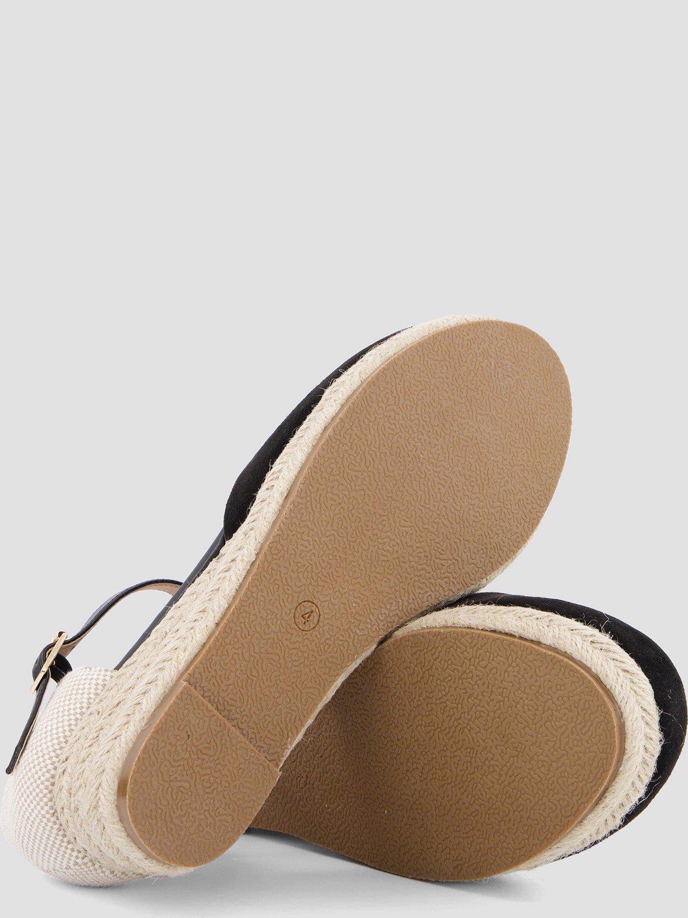 Image 4 of 7 of The Very Collection Low Wedge Closed Toe Shoe - Black