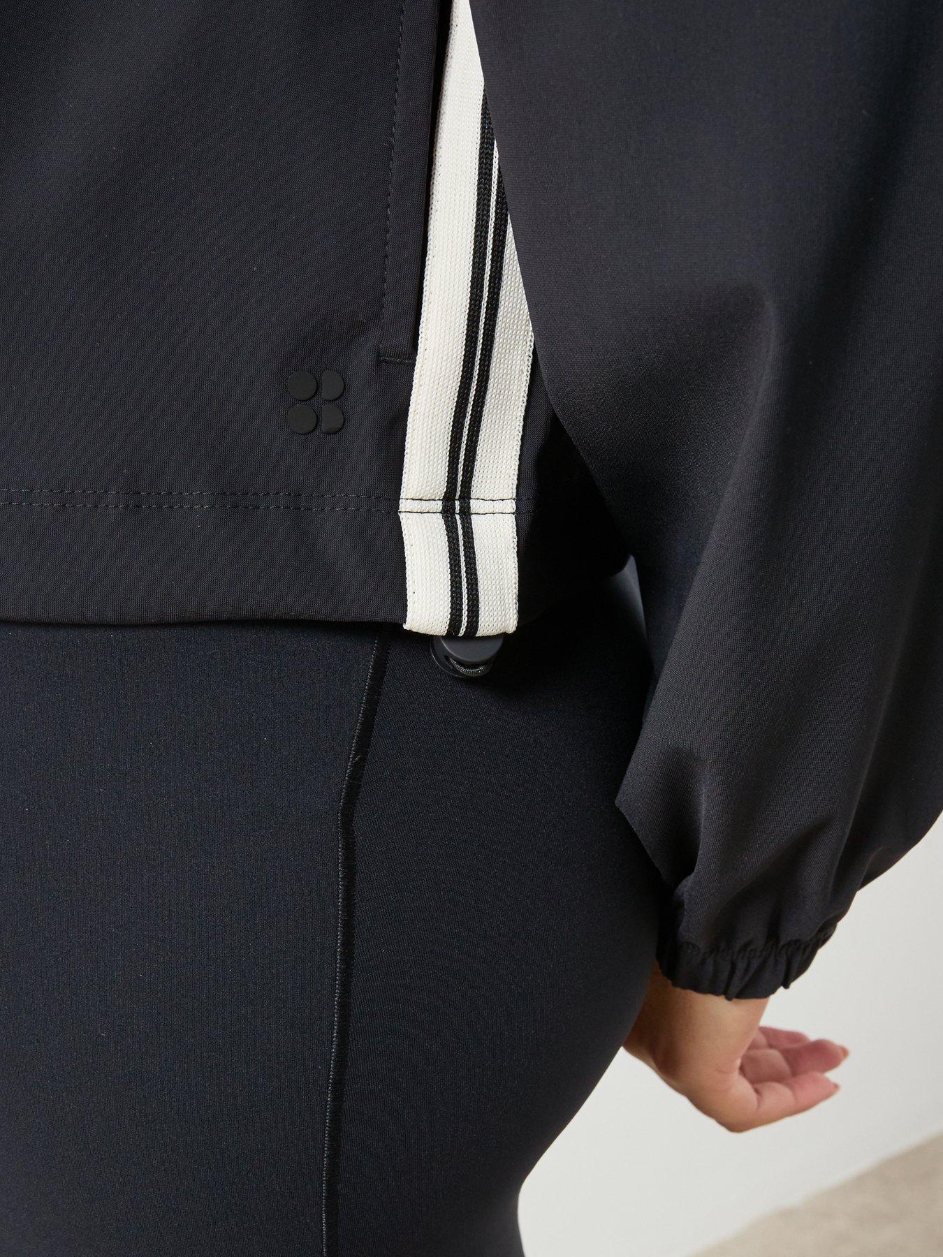 sweaty-betty-womens-training-explorer-side-tape-zip-trough-midlayer-jacket-blackoutfit