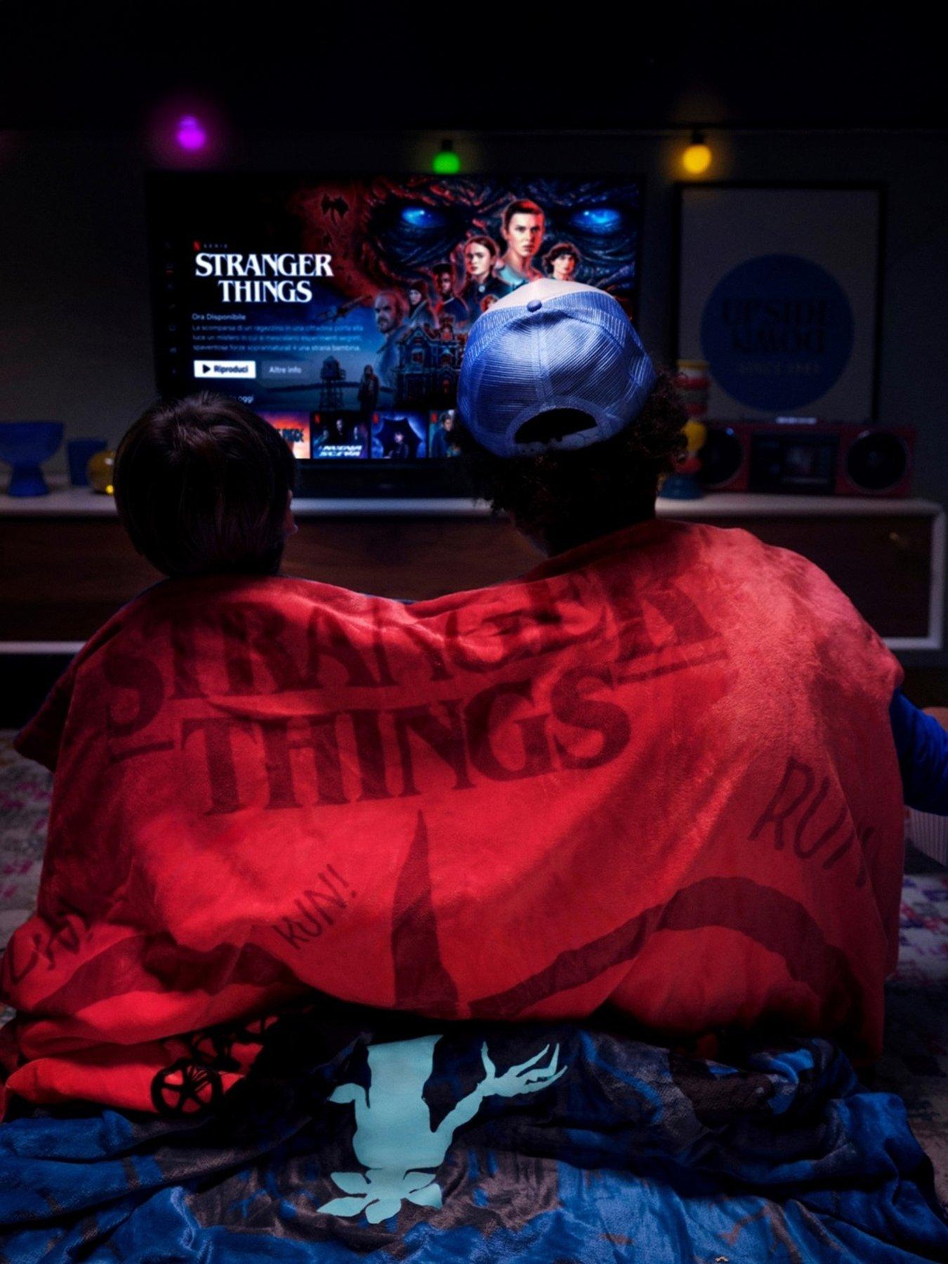 dreamland-netflix-stranger-things-colour-changing-heated-throw