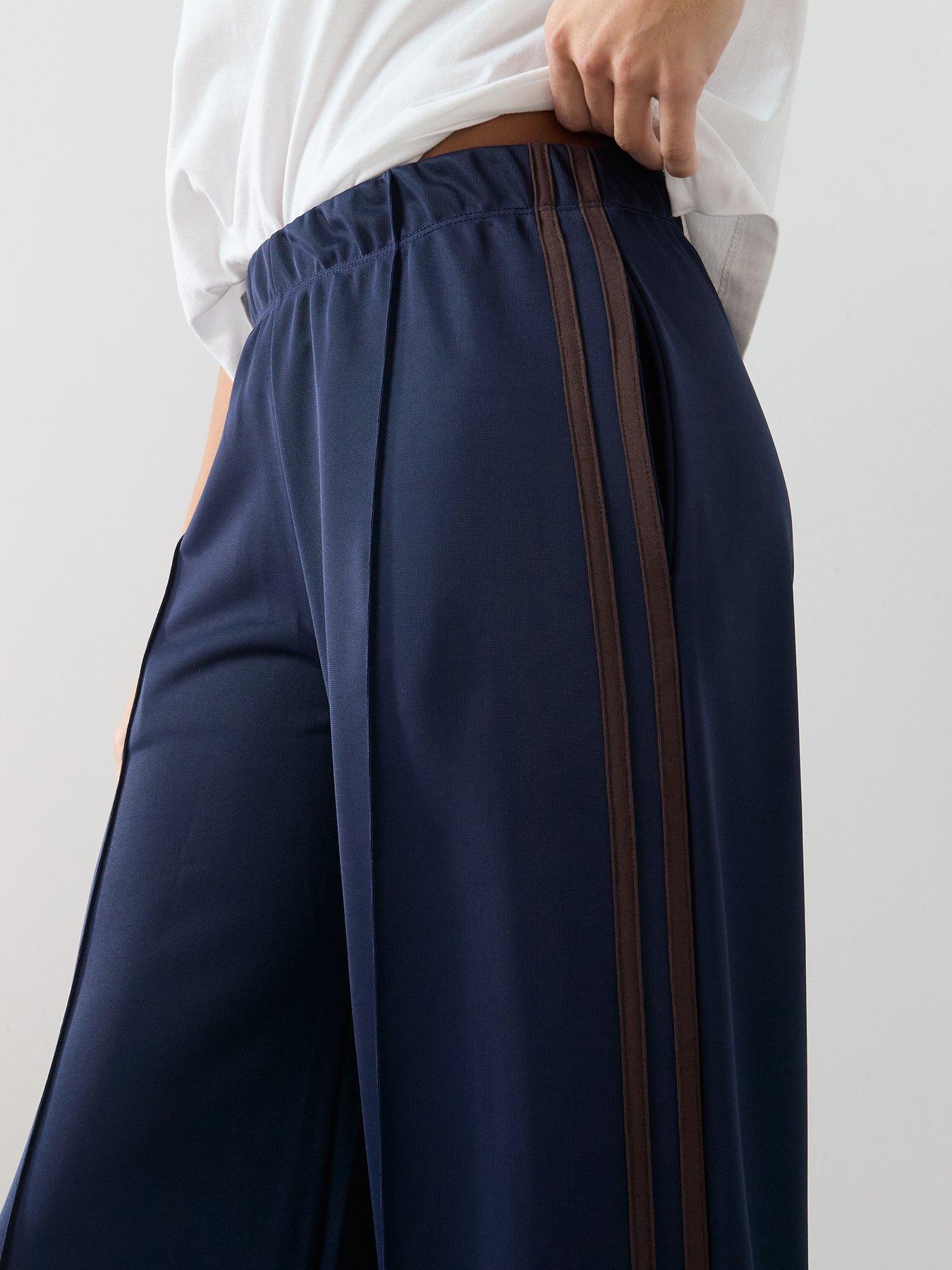 the-very-collection-wide-leg-high-waisted-side-stripe-jogger-navyoutfit