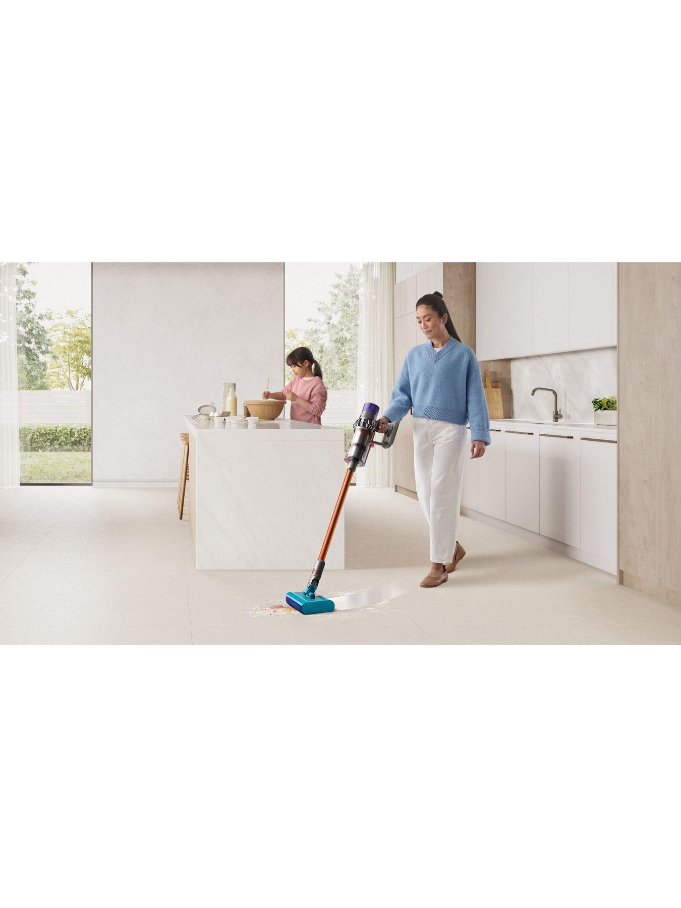 dyson-cyclone-v10-submarinestillFront