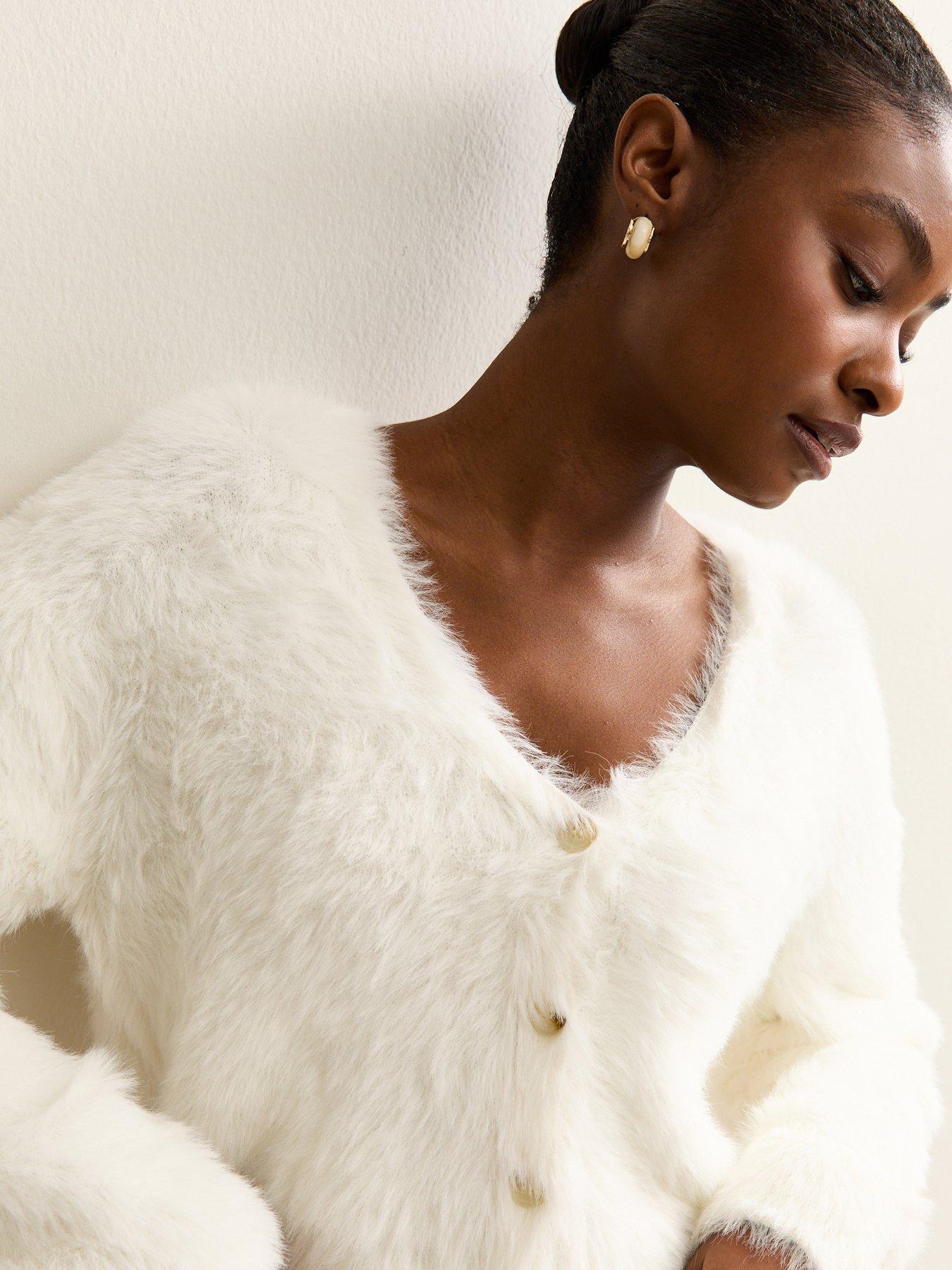new-look-super-fluffy-button-up-cardigan-creamoutfit