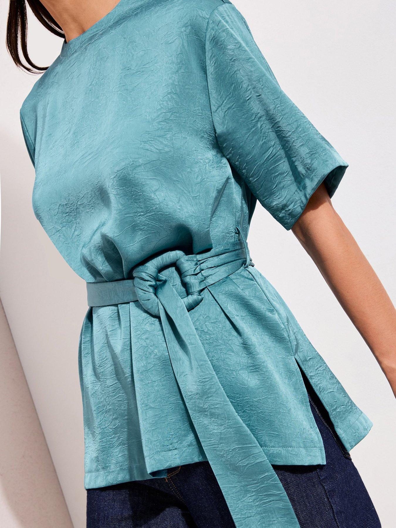 friends-like-these-covered-buckle-longline-top-blueoutfit