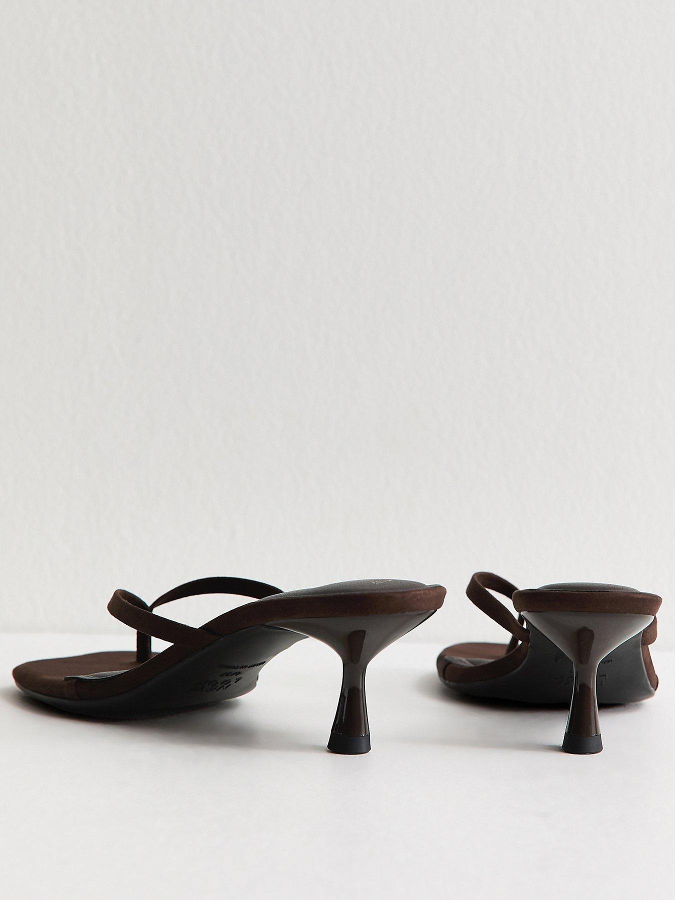 new-look-faux-suede-toe-post-mule-sandals-brownoutfit