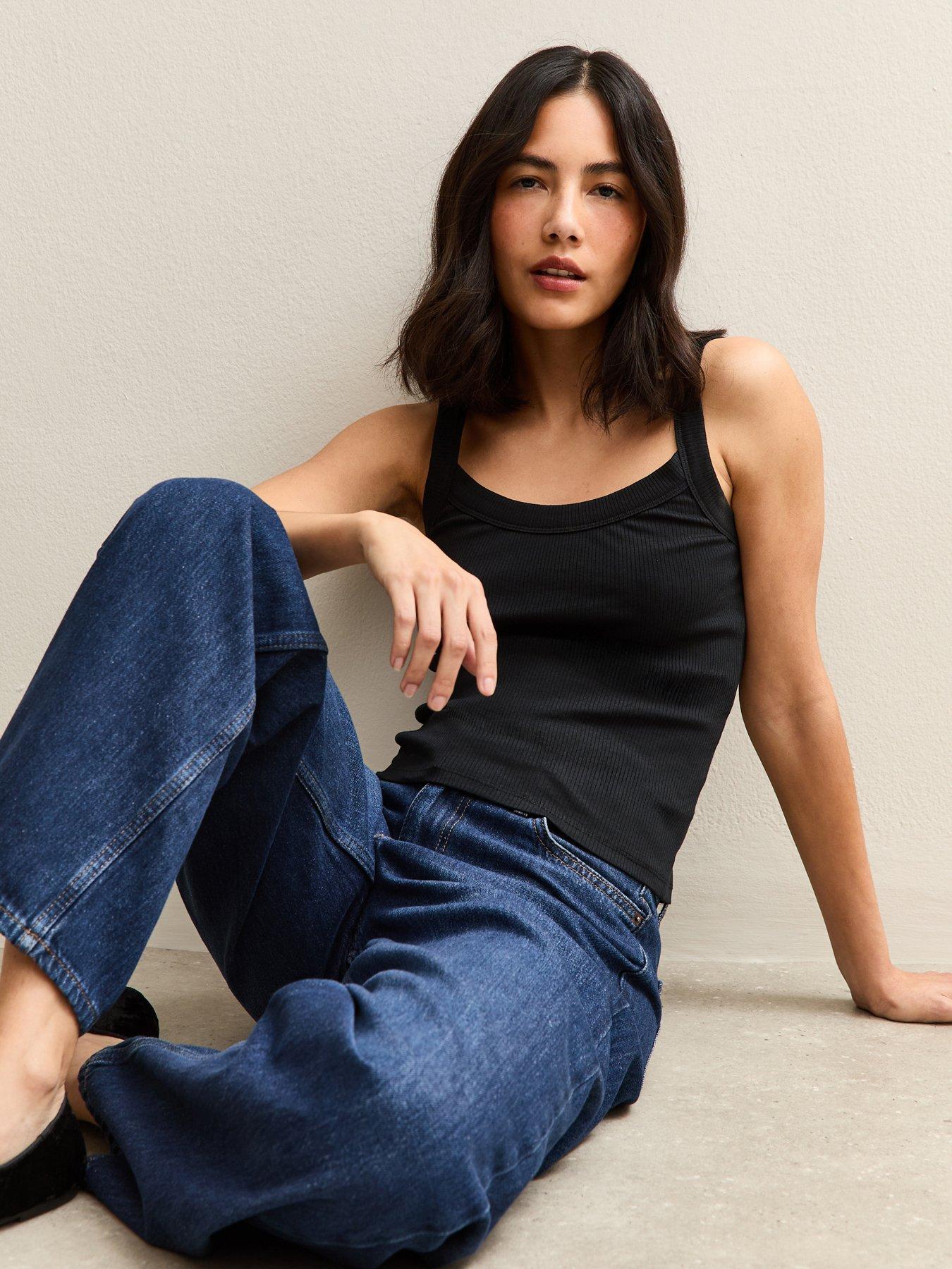 Image 4 of 6 of New Look Ribbed Scoop Neck Cami - Black