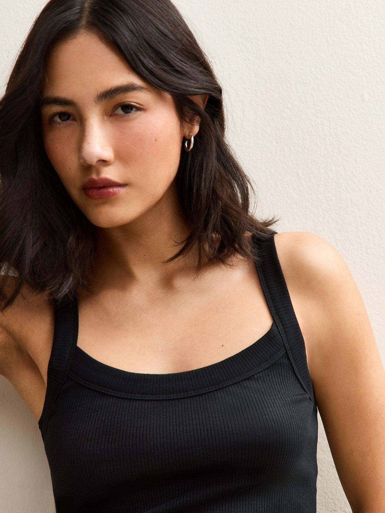 Image 5 of 6 of New Look Ribbed Scoop Neck Cami - Black
