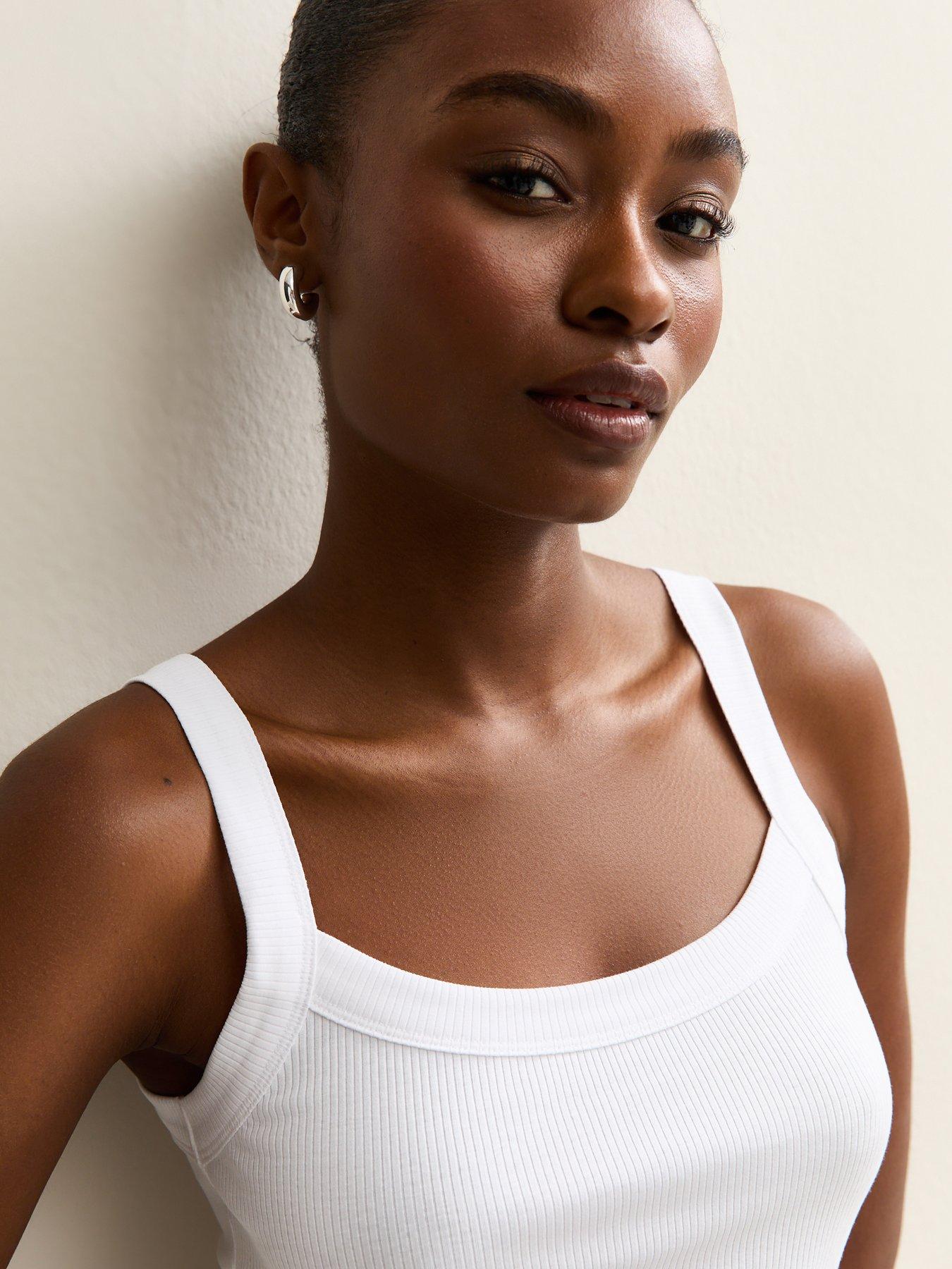 Image 4 of 5 of New Look Ribbed Scoop Neck Cami - White