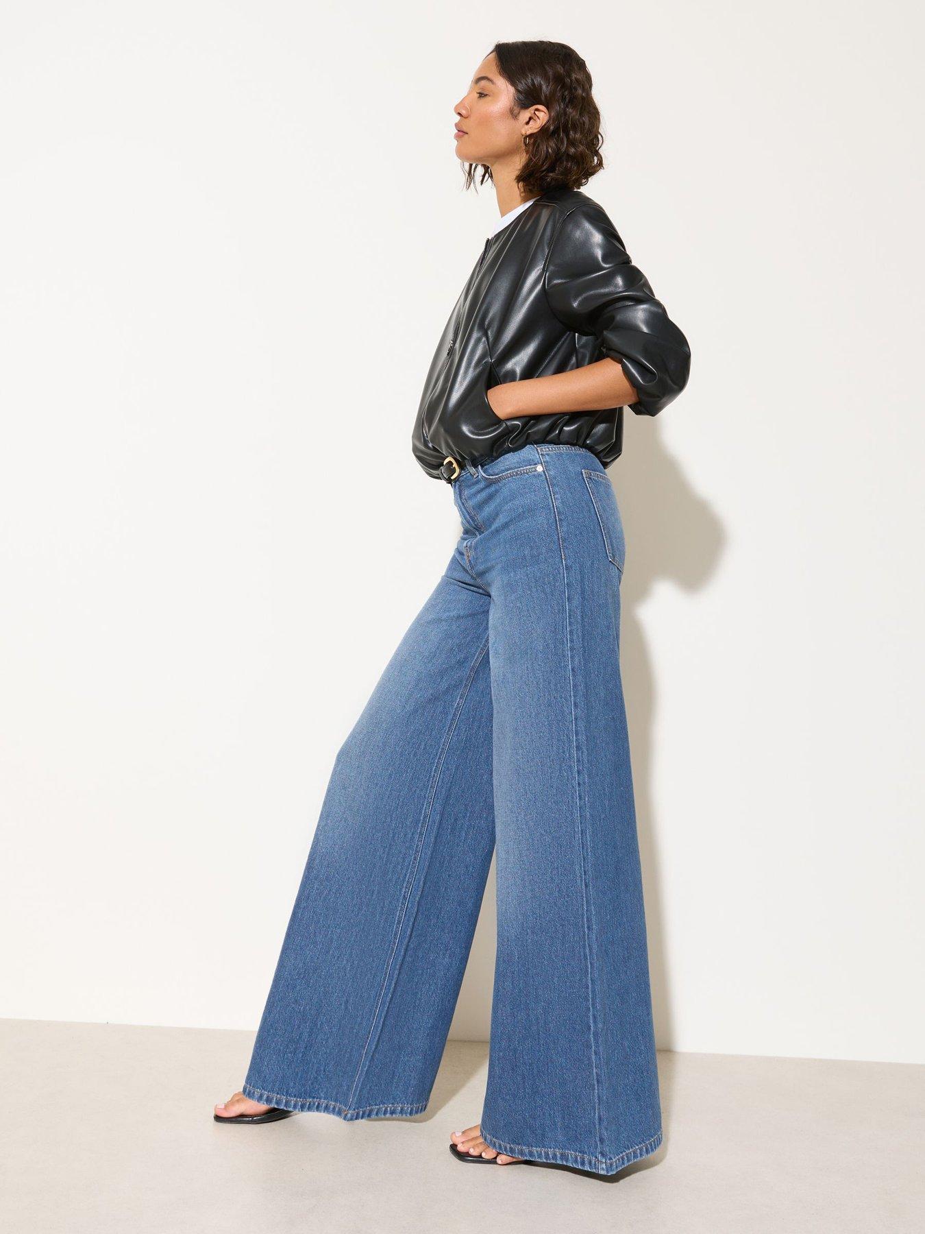 friends-like-these-palazzo-jean-blueoutfit