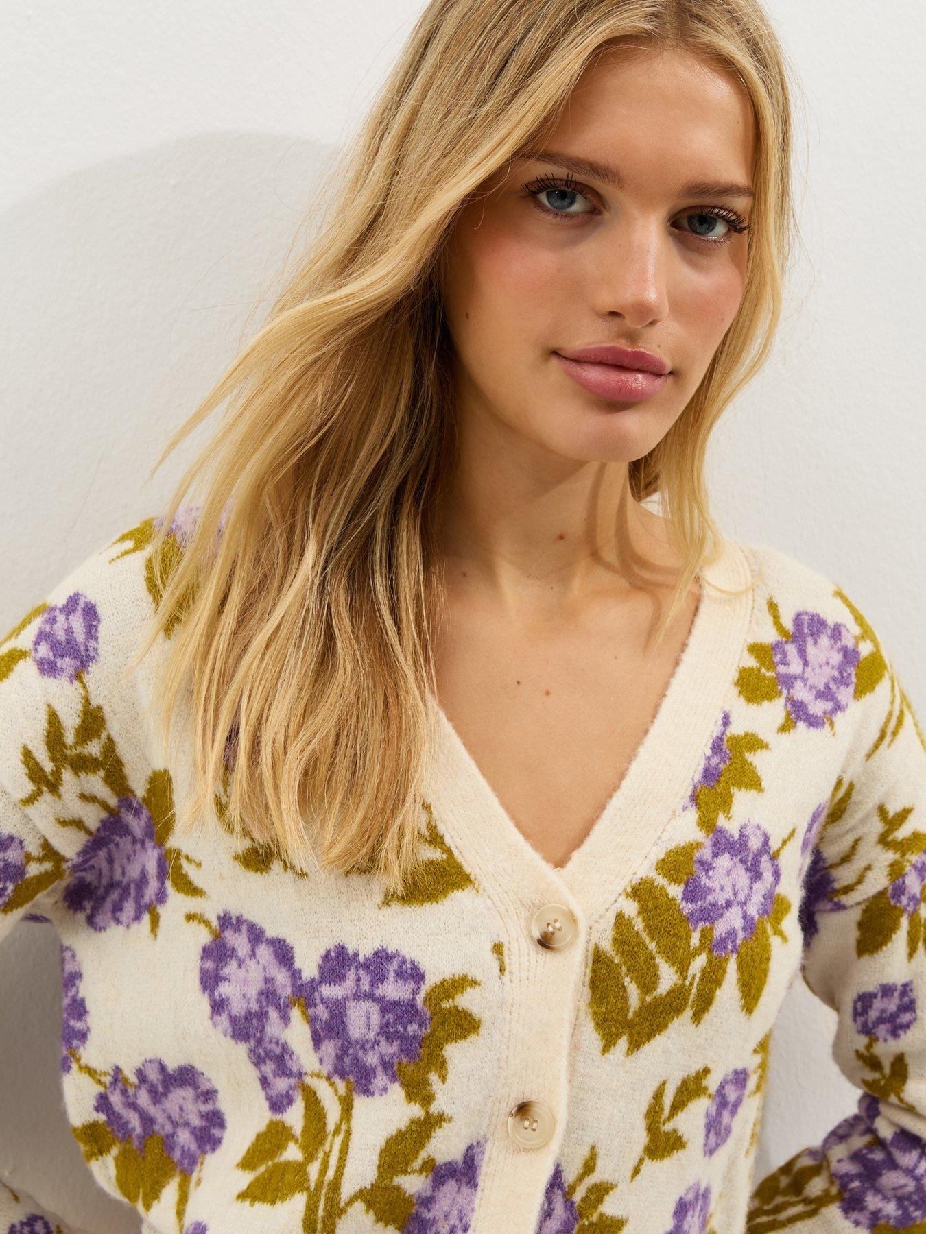 new-look-cream-floral-patterned-v-neck-cardiganoutfit